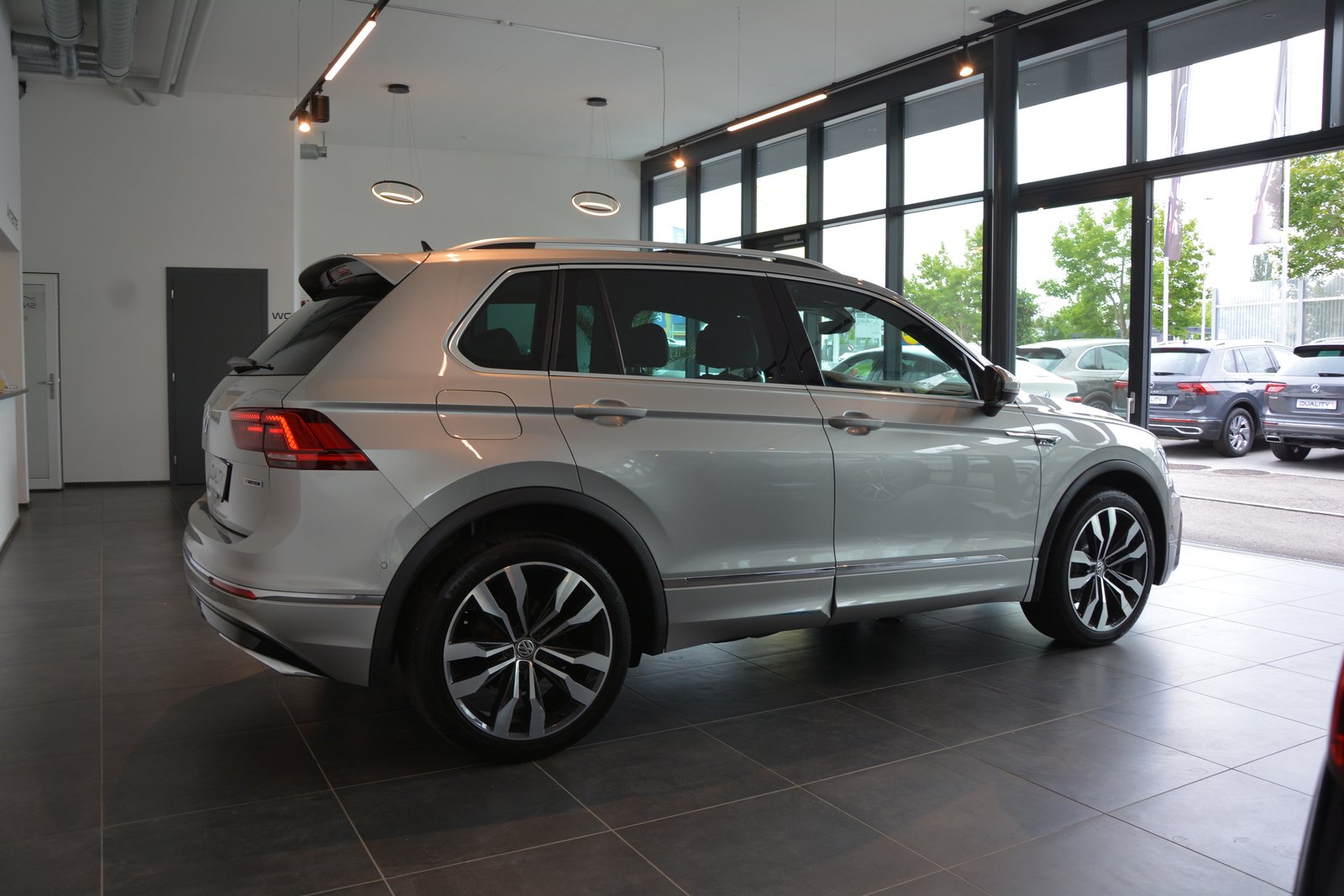 VW Tiguan 2.0TSI Highline 4Motion DSG R-Line, Petrol, Second hand / Used, Automatic - 7