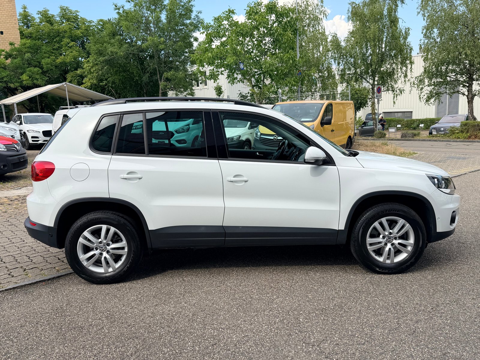 VW Tiguan 2.0 TDI BlueMotion TrackField 4Motion DSG, Diesel, Second hand / Used, Automatic - 2