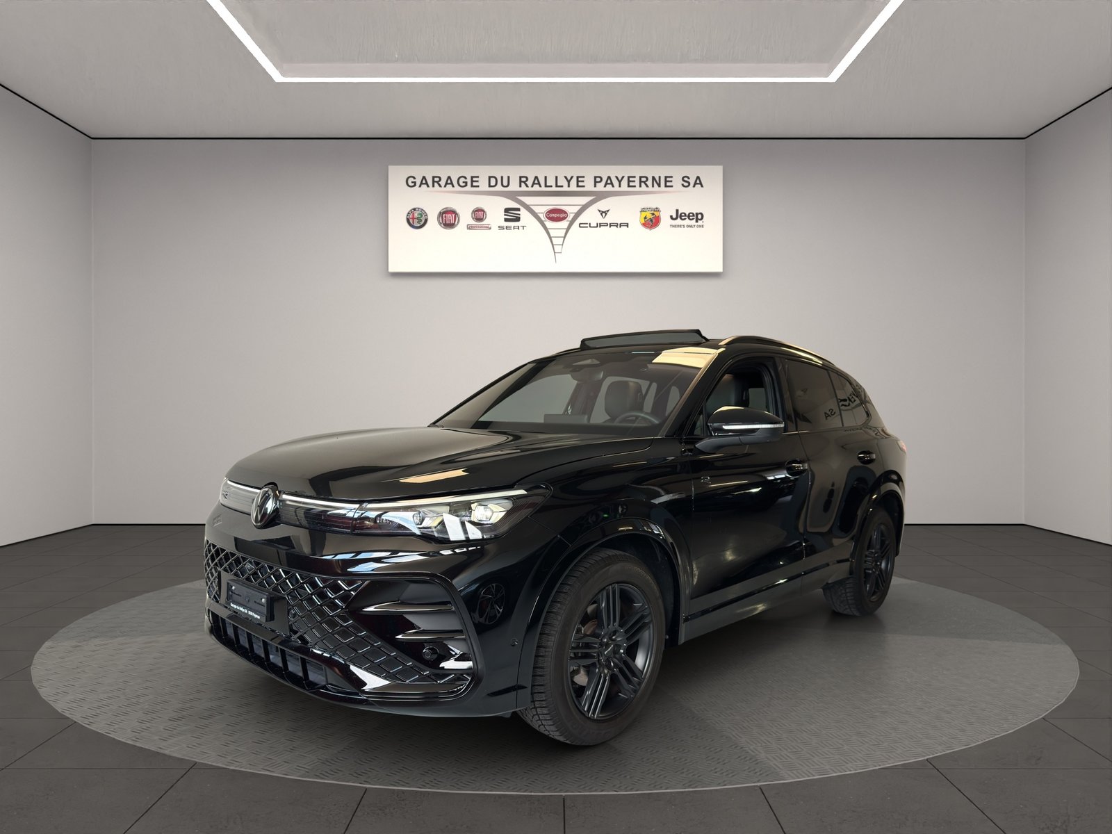 VW Tiguan 1.5 TSI evo2 mHEV R-Line DSG, Mild-Hybrid Benzin/Elektro, Occasion / Gebraucht, Automatik - 2