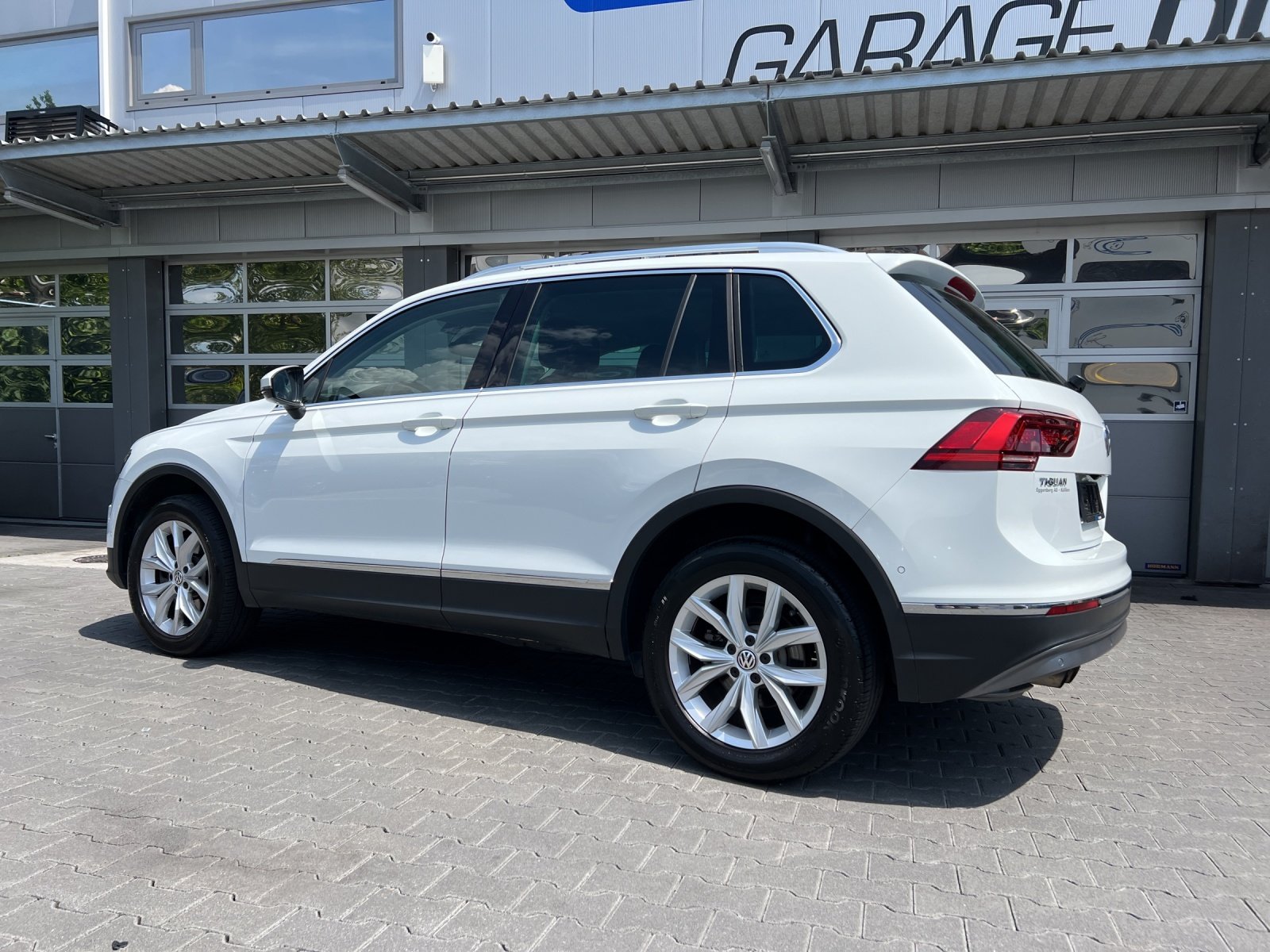 VW Tiguan 2.0TSI Highline 4Motion DSG, Petrol, Second hand / Used, Automatic - 3