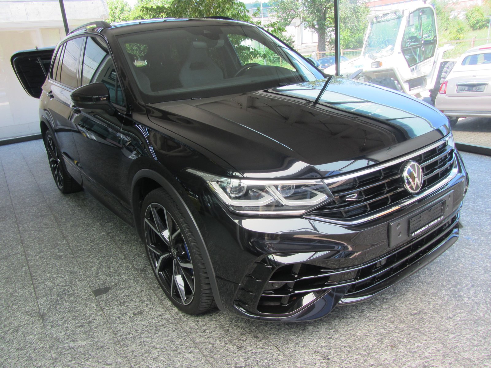 VW Tiguan 2.0TSI R 4Motion DSG, Petrol, Second hand / Used, Automatic - 2