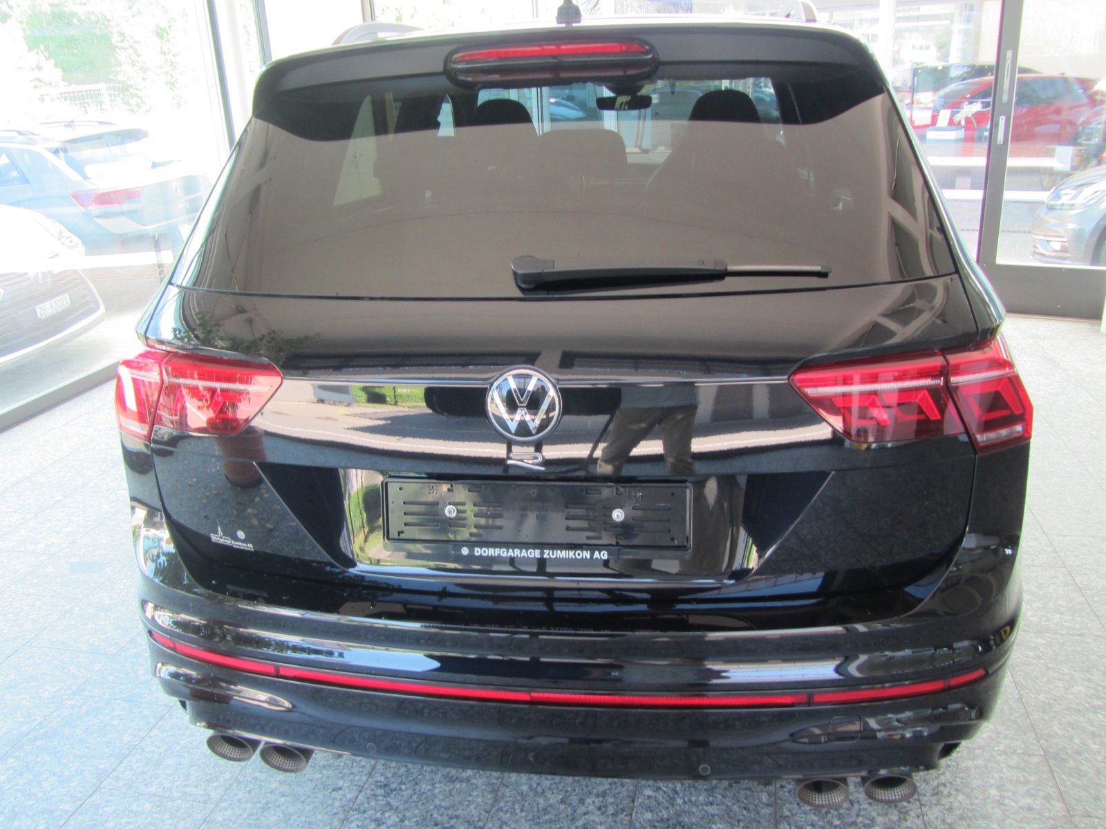 VW Tiguan 2.0TSI R 4Motion DSG, Petrol, Second hand / Used, Automatic - 4