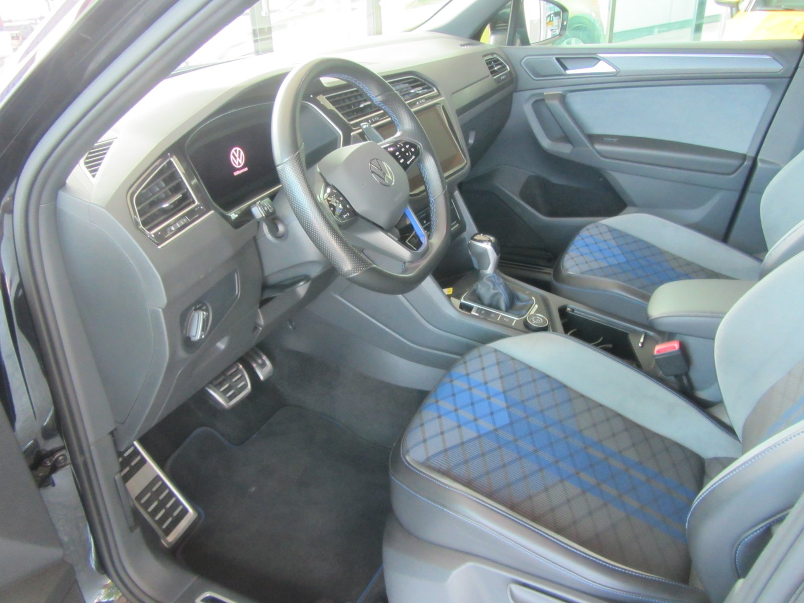 VW Tiguan 2.0TSI R 4Motion DSG, Petrol, Second hand / Used, Automatic - 6
