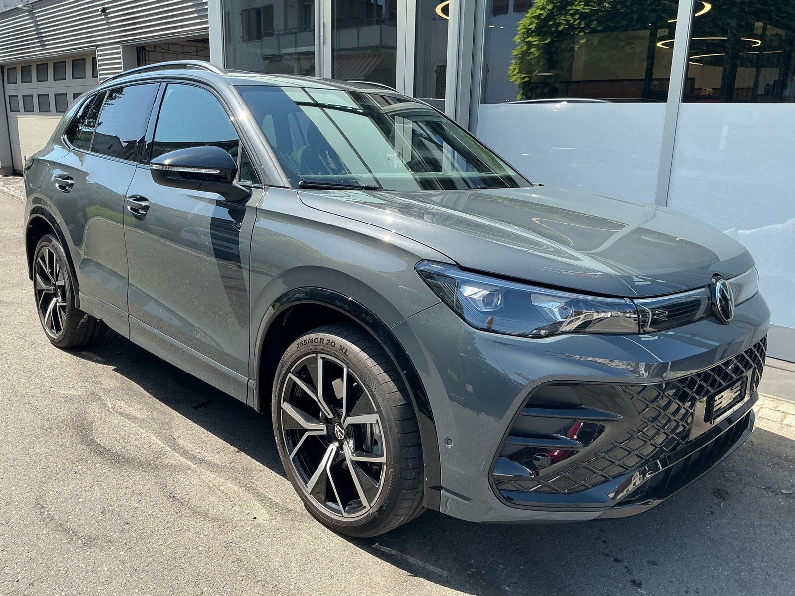 VW Tiguan 2.0 TSI 265 PS 4Motion R-Line *** PANORAMADACH AN, Petrol, Second hand / Used, Automatic - 3