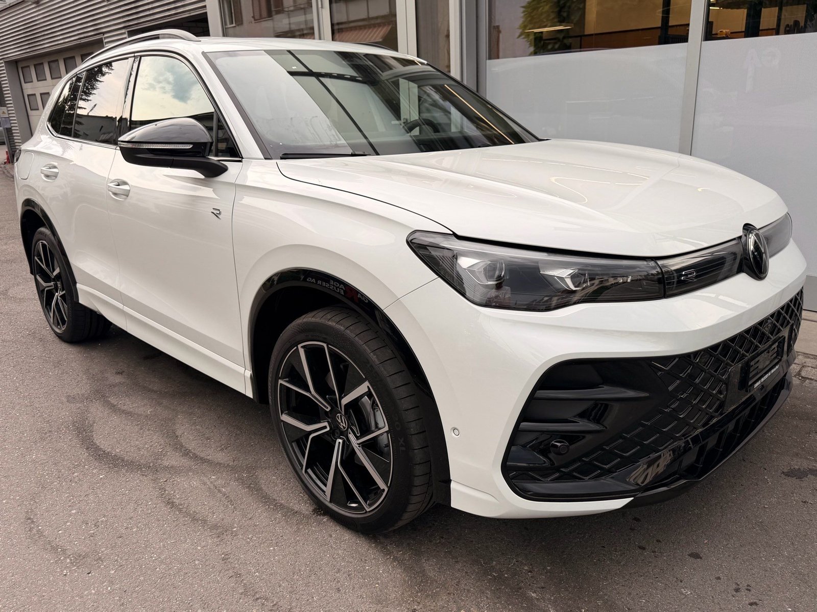 VW Tiguan 2.0 TSI 4MOTION R-LINE *** PANORADACH ANHÄNGERKU, Petrol, Second hand / Used, Automatic - 3
