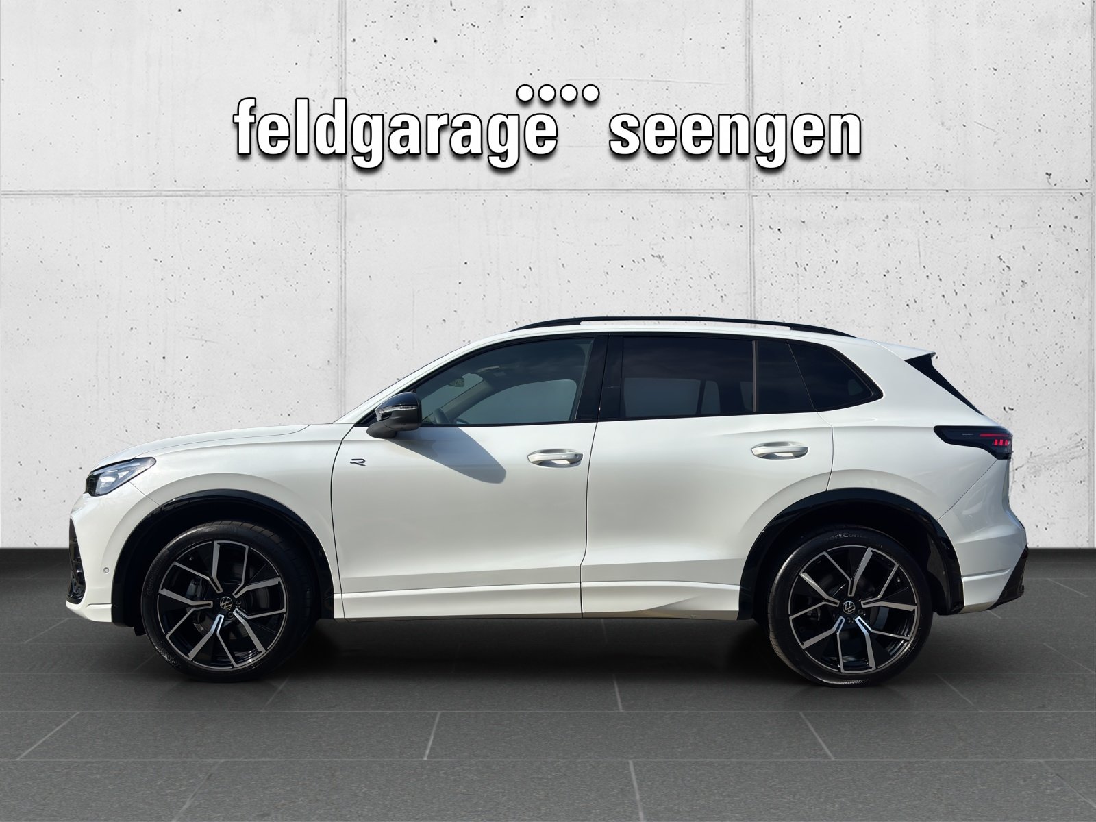 VW New Tiguan 2.0 TSI DSG R-Line 4Motion mit fortl. Werksgar, Petrol, Second hand / Used, Automatic - 2