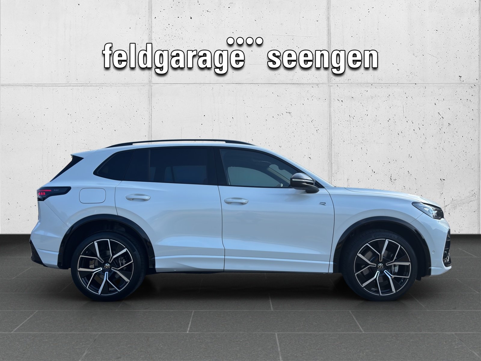 VW New Tiguan 2.0 TSI DSG R-Line 4Motion mit fortl. Werksgar, Petrol, Second hand / Used, Automatic - 4