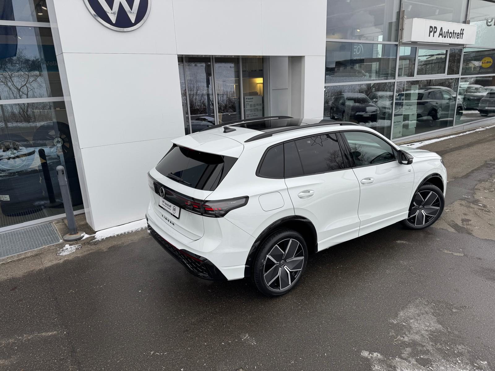 VW Tiguan R-Line, Benzin, Occasion / Gebraucht, Automatik - 4