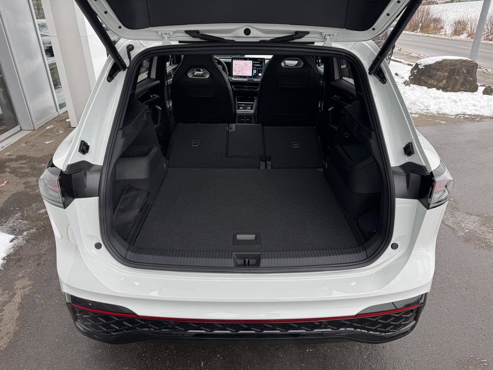 VW Tiguan R-Line, Benzin, Occasion / Gebraucht, Automatik - 6