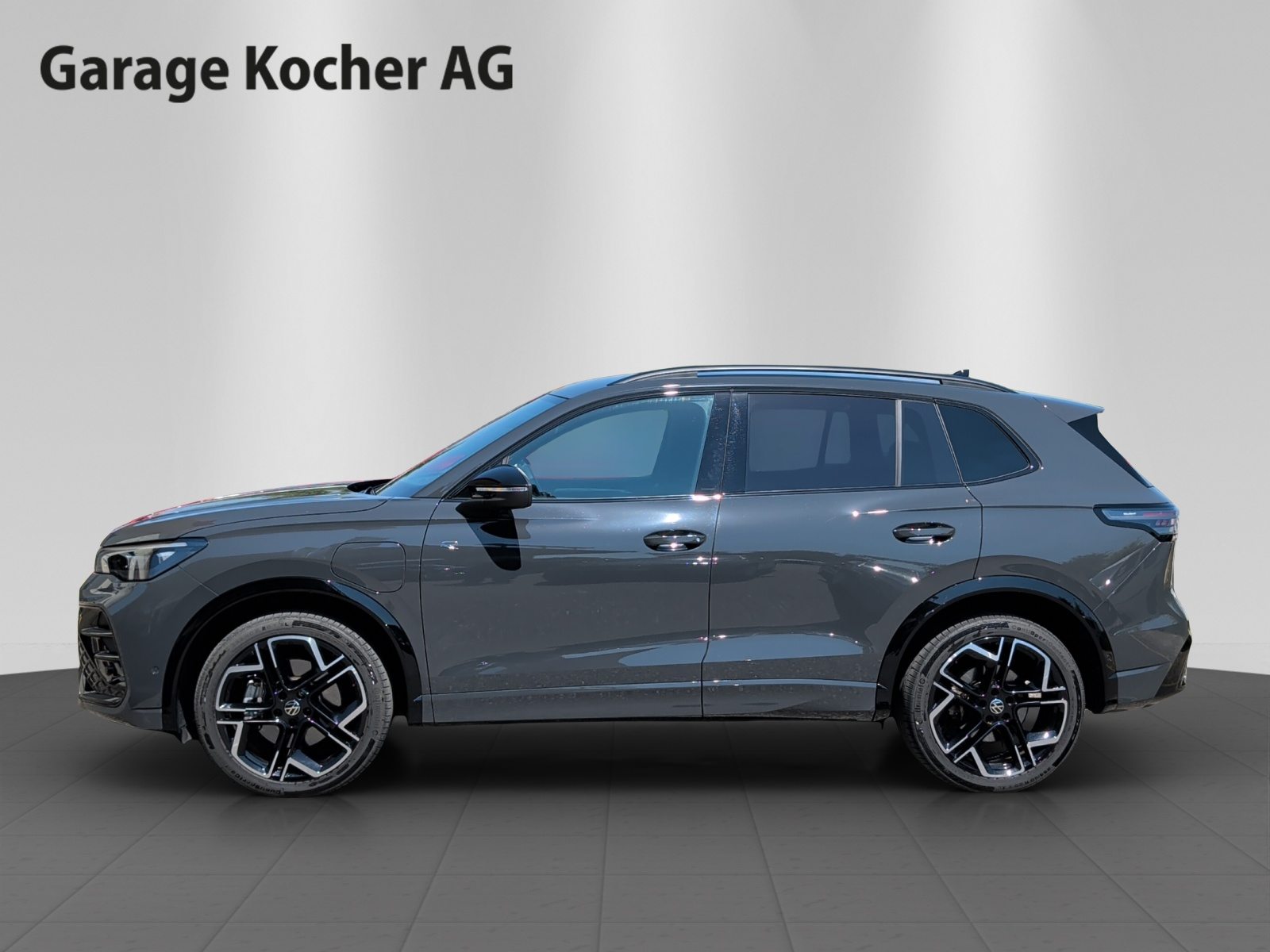 VW Tiguan R-Line, Full-Hybrid Petrol/Electric, Second hand / Used, Automatic - 3