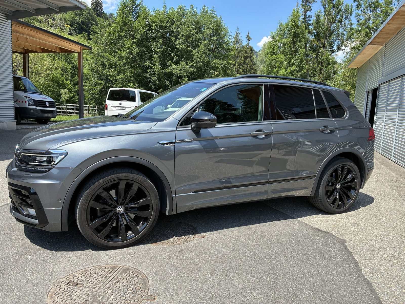 VW Tiguan Highline, Petrol, Second hand / Used, Automatic - 2