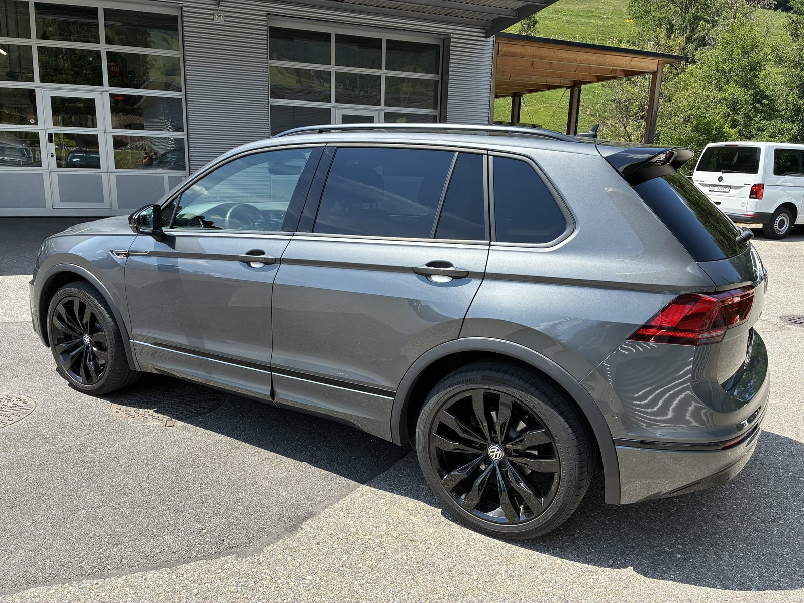 VW Tiguan Highline, Petrol, Second hand / Used, Automatic - 3