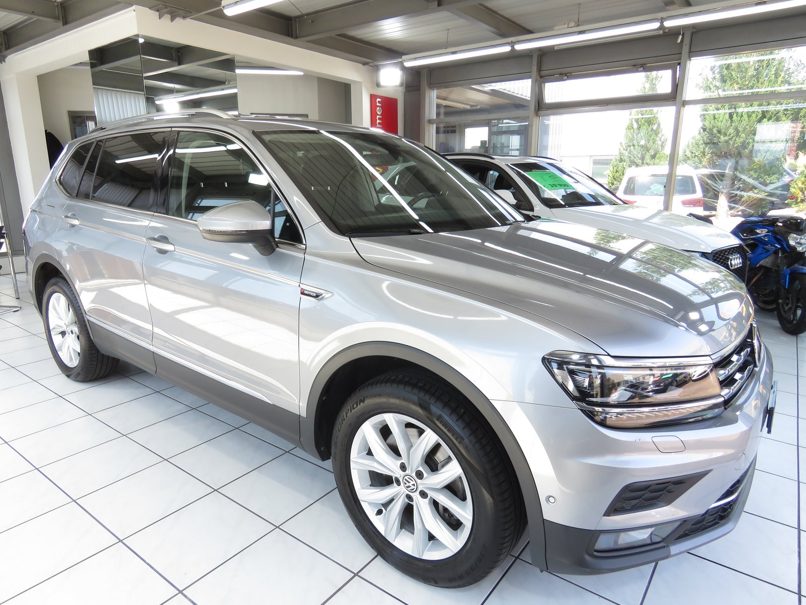 VW Tiguan Allspace 2.0TSI Highline 4Motion DSG, Petrol, Second hand / Used, Automatic - 3
