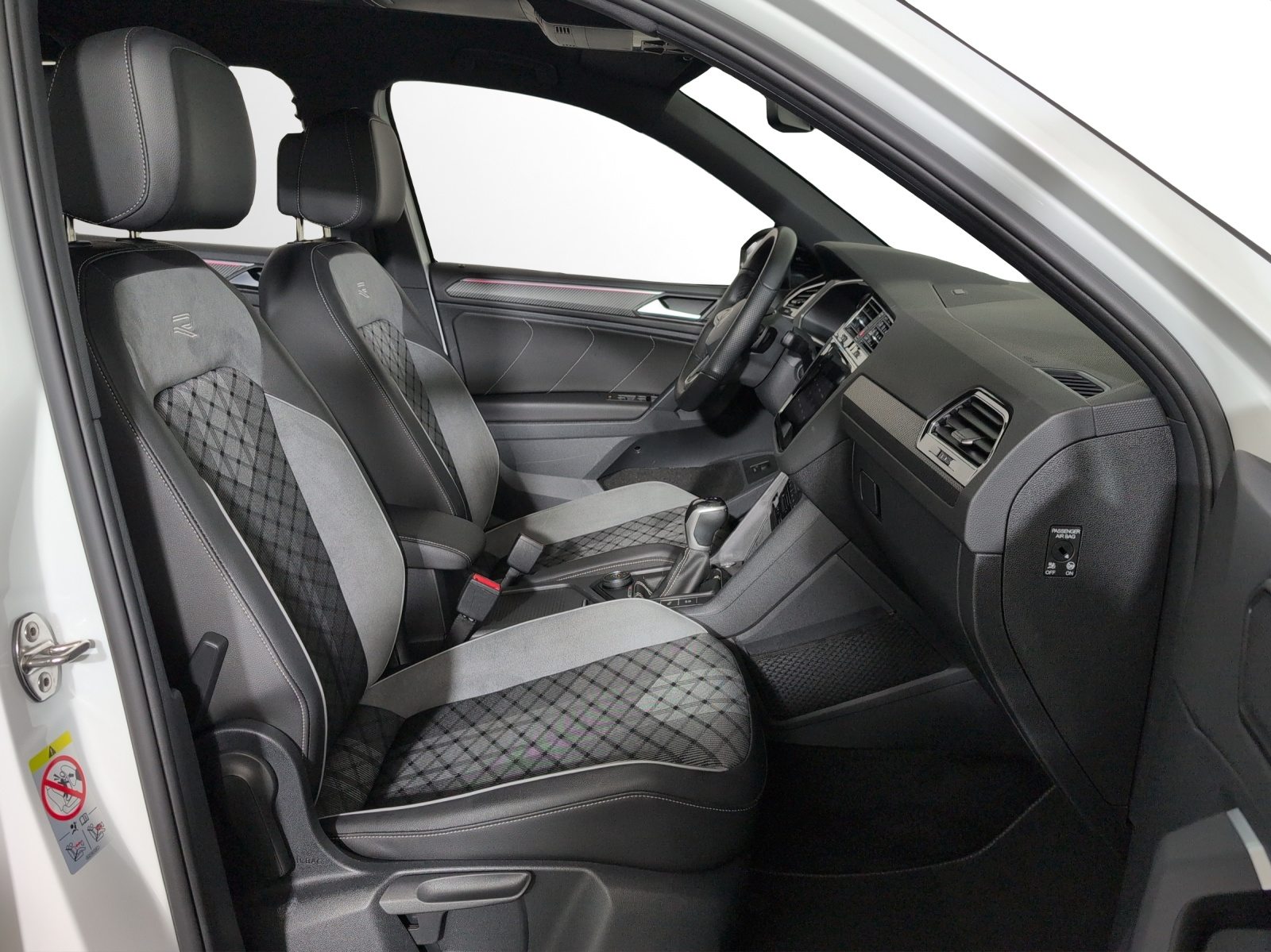 VW Tiguan R-Line, Petrol, Second hand / Used, Automatic - 7