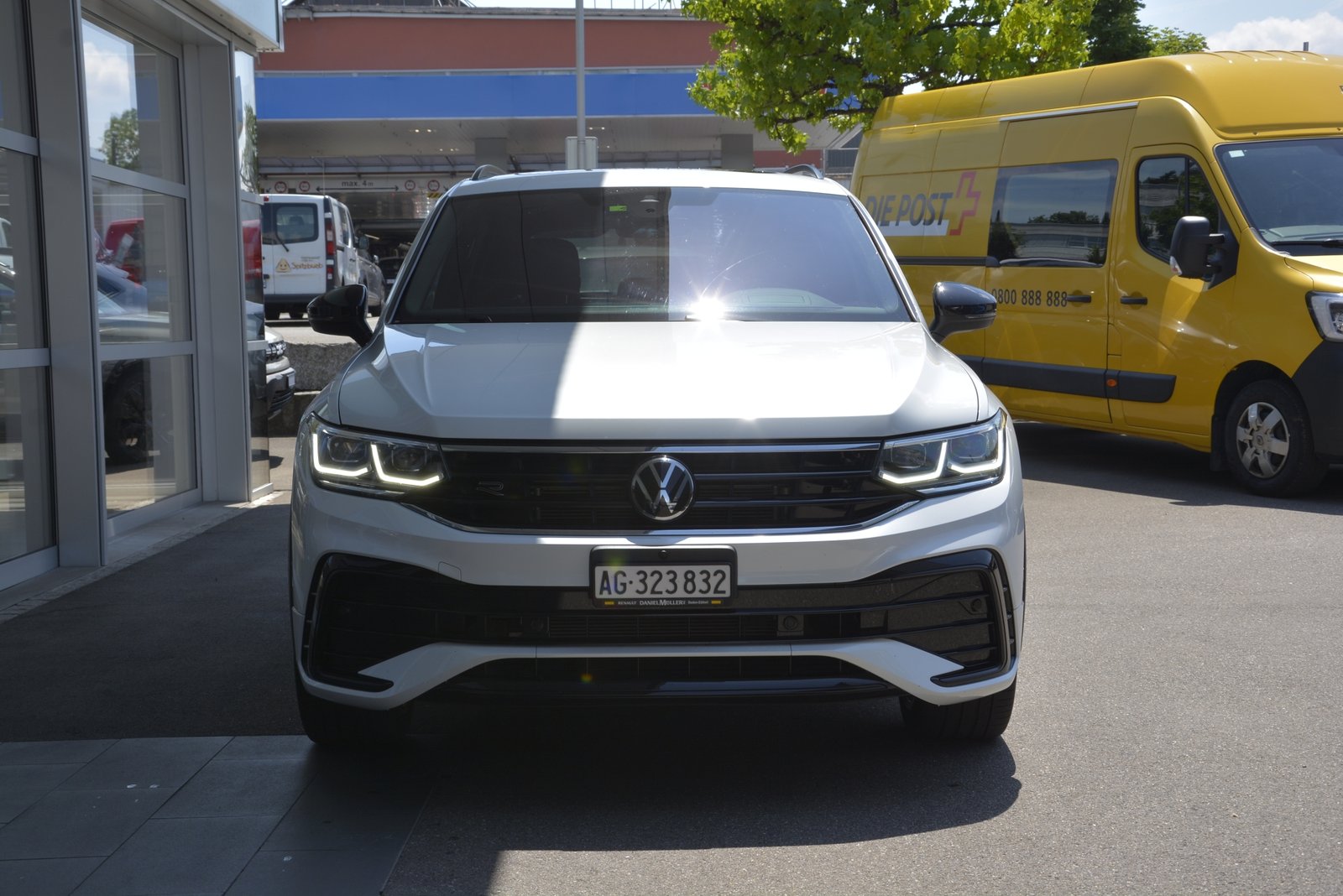 VW Tiguan 2.0 TSI R-Line DSG 2.0 TSI R-Line DSG, Petrol, Second hand / Used, Automatic - 2