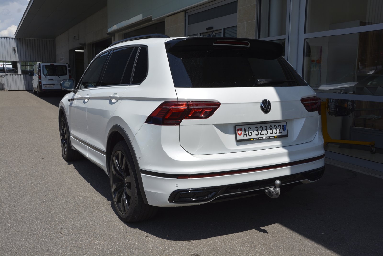 VW Tiguan 2.0 TSI R-Line DSG 2.0 TSI R-Line DSG, Petrol, Second hand / Used, Automatic - 4