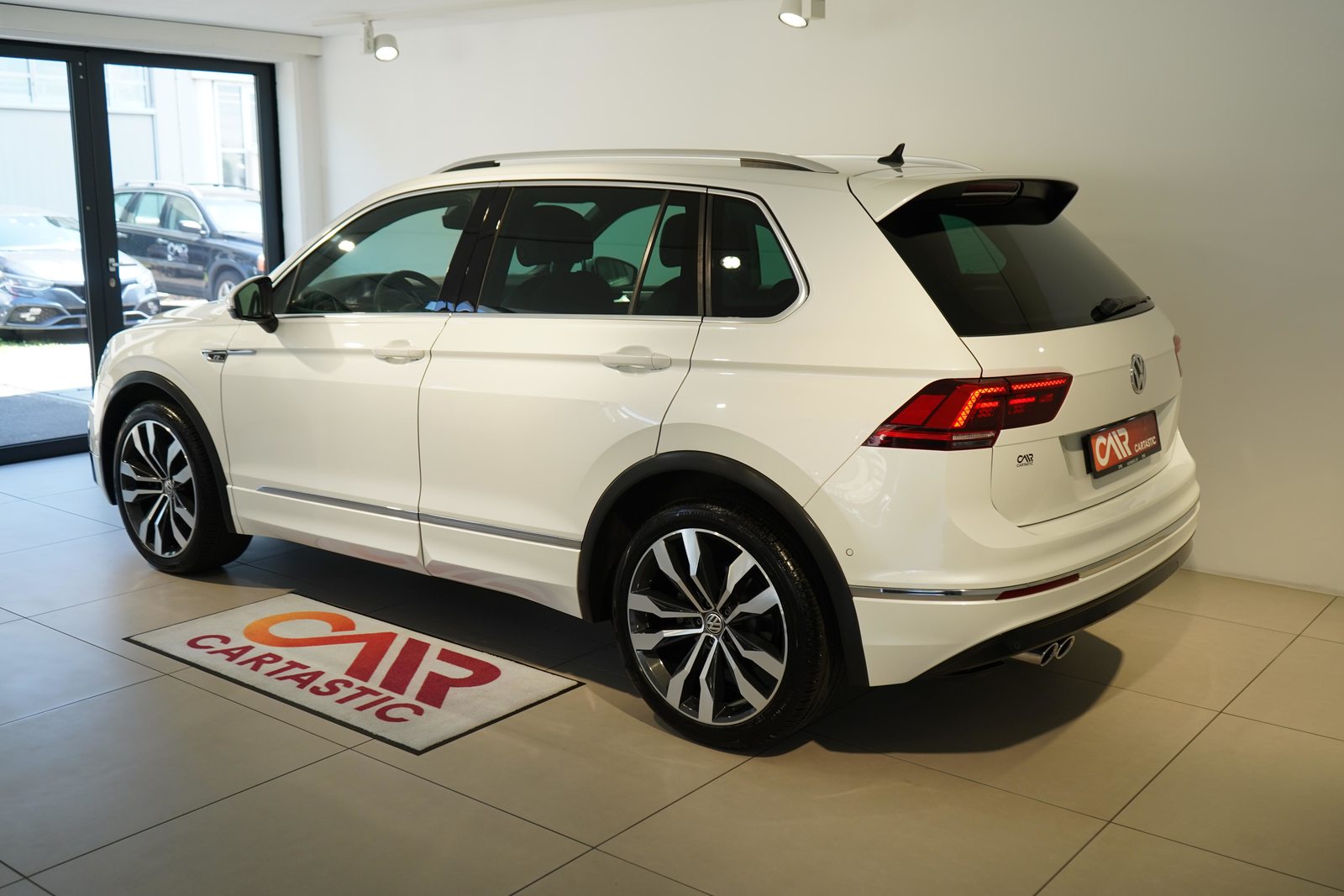 VW Tiguan 2.0 TSI Highline DSG, Petrol, Second hand / Used, Automatic - 3