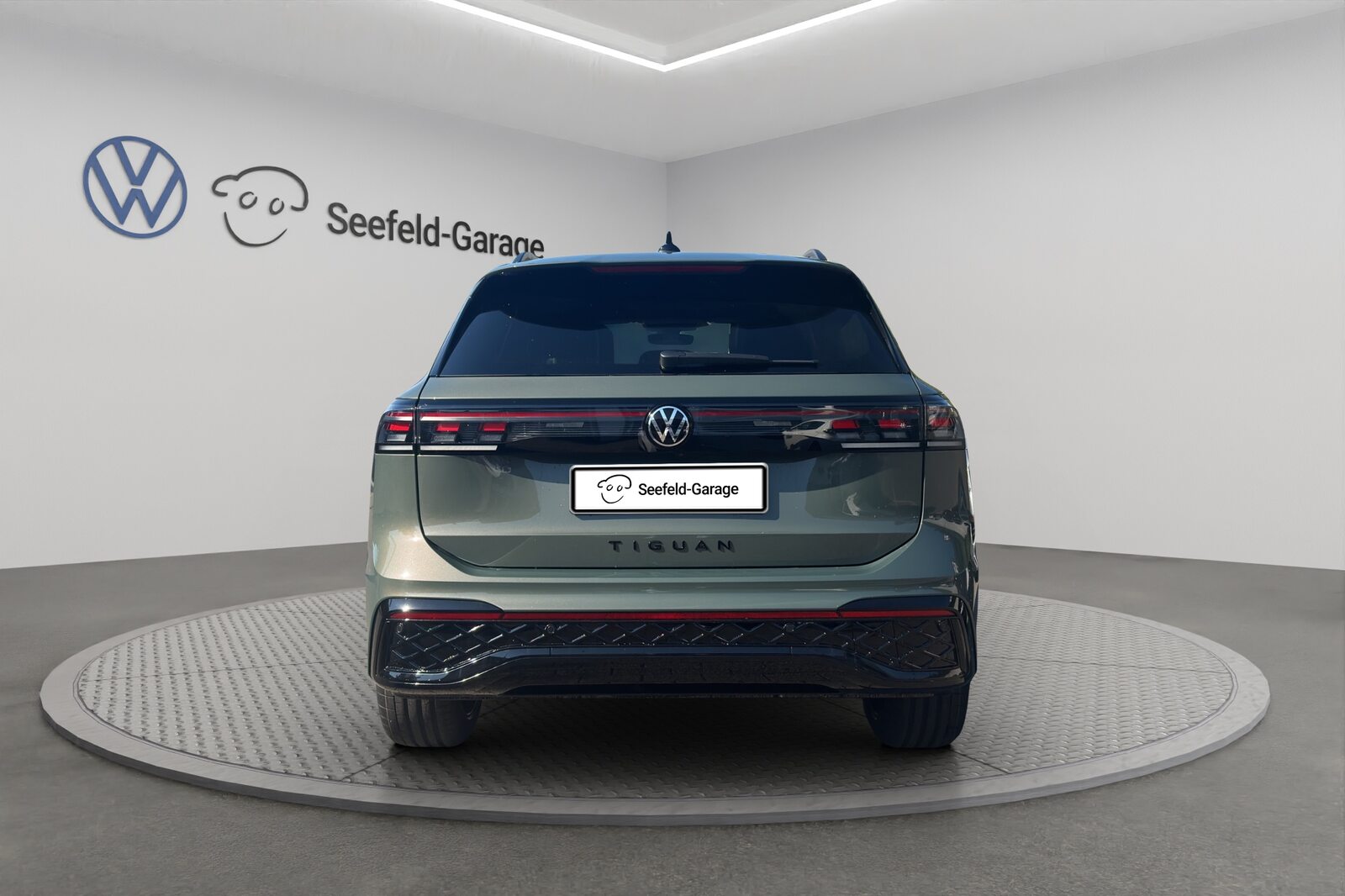 VW Tiguan R-Line, Petrol, Second hand / Used, Automatic - 5