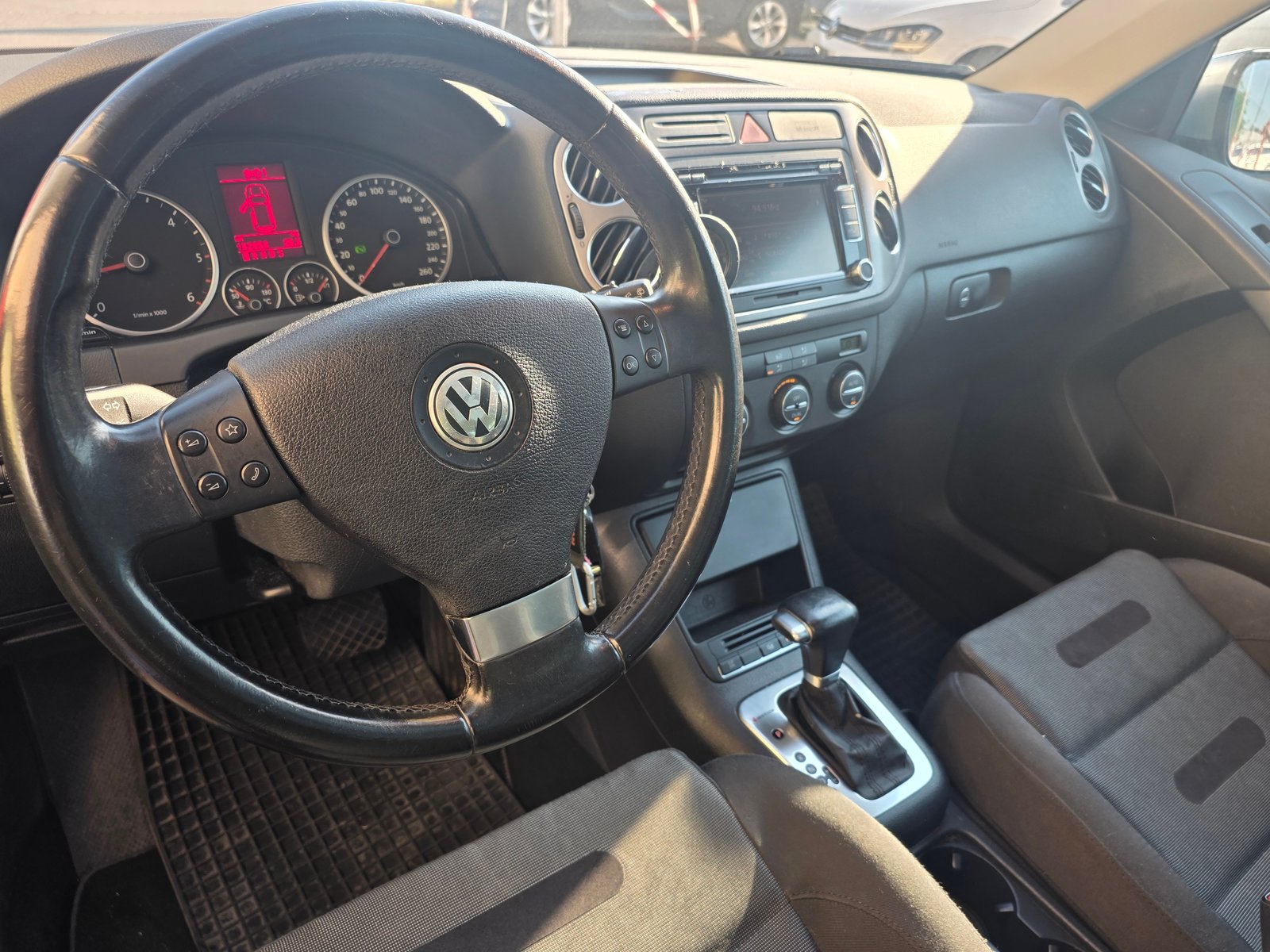 VW Tiguan 2.0 TDI SportStyle Tiptronic, Diesel, Second hand / Used, Automatic - 6