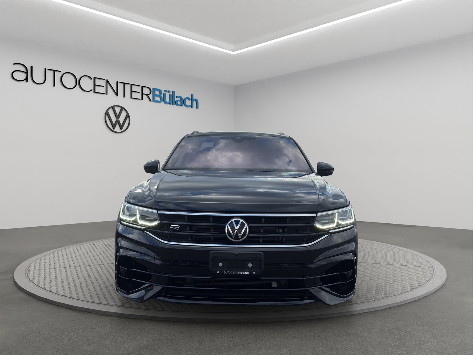 VW Tiguan 2.0TSI R 4Motion DSG, Benzin, Occasion / Gebraucht, Automatik - 2