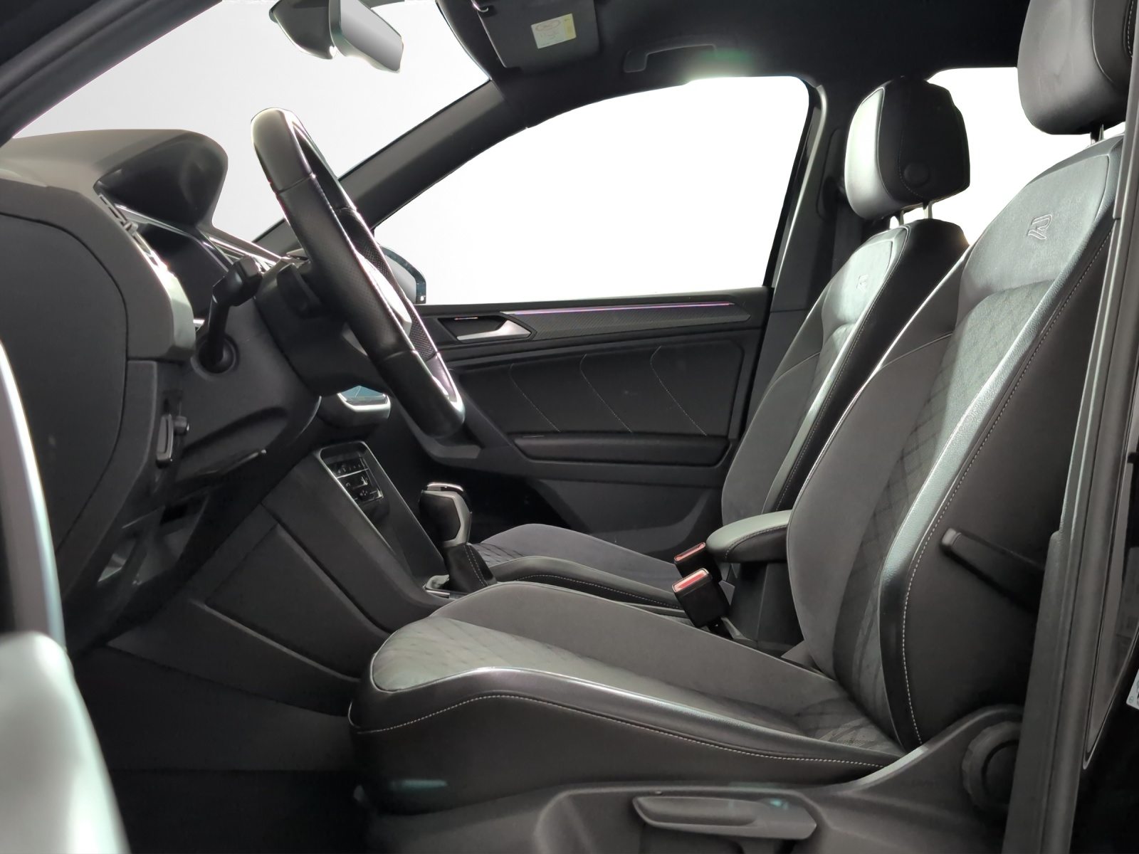 VW Tiguan R-Line, Voll-Hybrid Benzin/Elektro, Occasion / Gebraucht, Automatik - 6