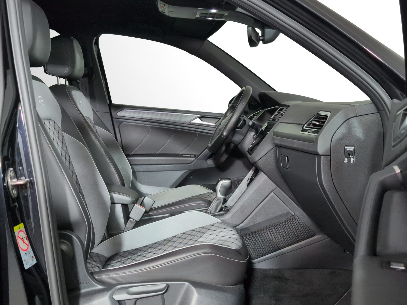 VW Tiguan R-Line, Voll-Hybrid Benzin/Elektro, Occasion / Gebraucht, Automatik - 7