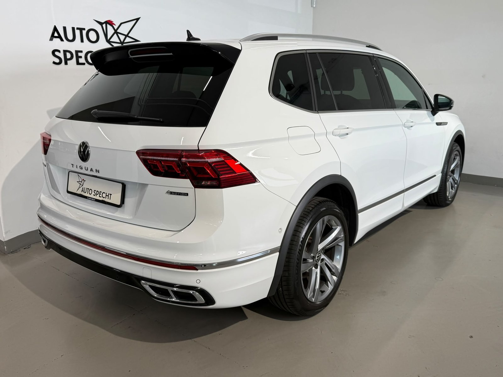 VW Tiguan Allspace 2.0TSI R-Line 4Motion DSG, Benzin, Occasion / Gebraucht, Automatik - 4
