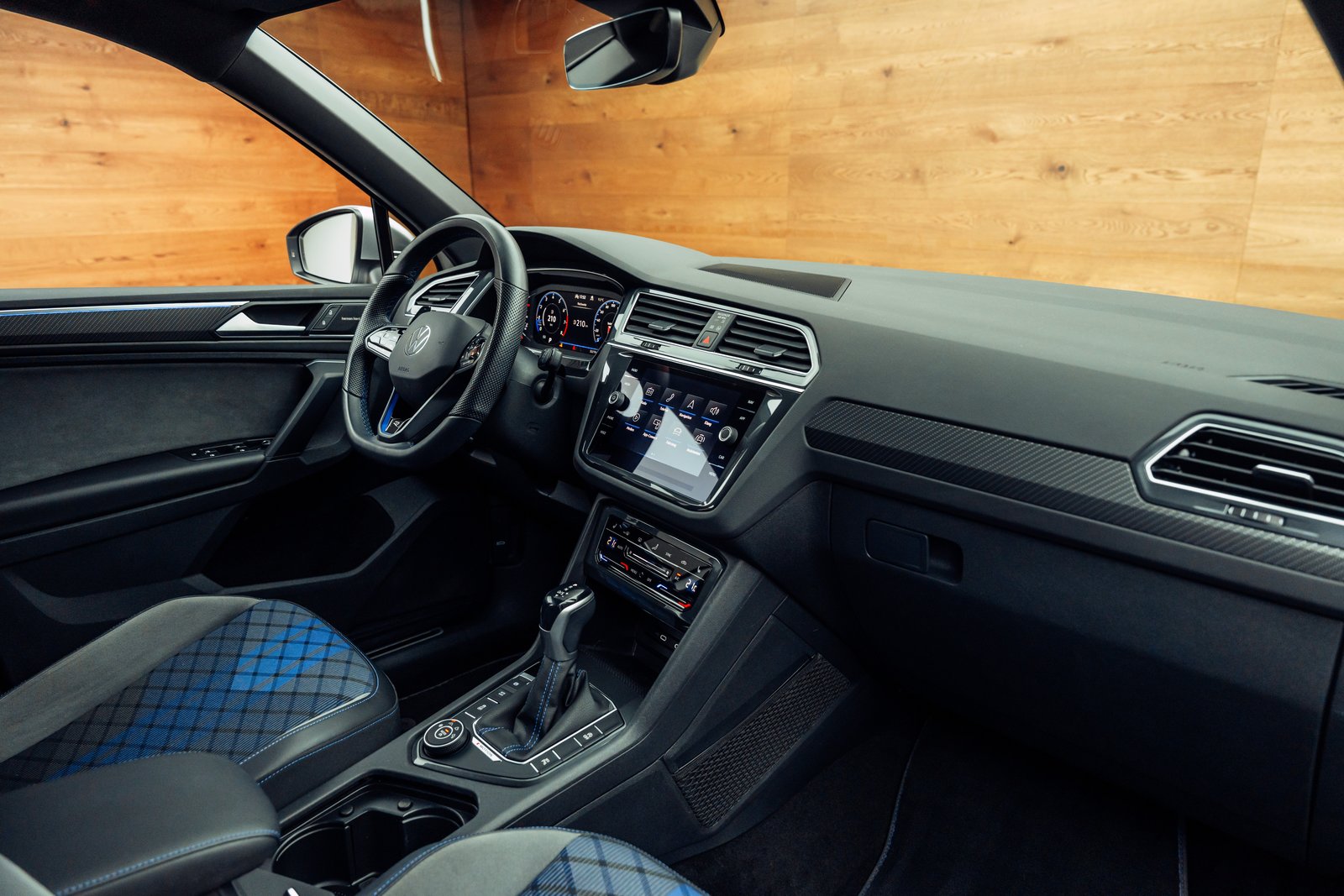 VW Tiguan 2.0TSI R 4Motion DSG, Benzin, Occasion / Gebraucht, Automatik - 7