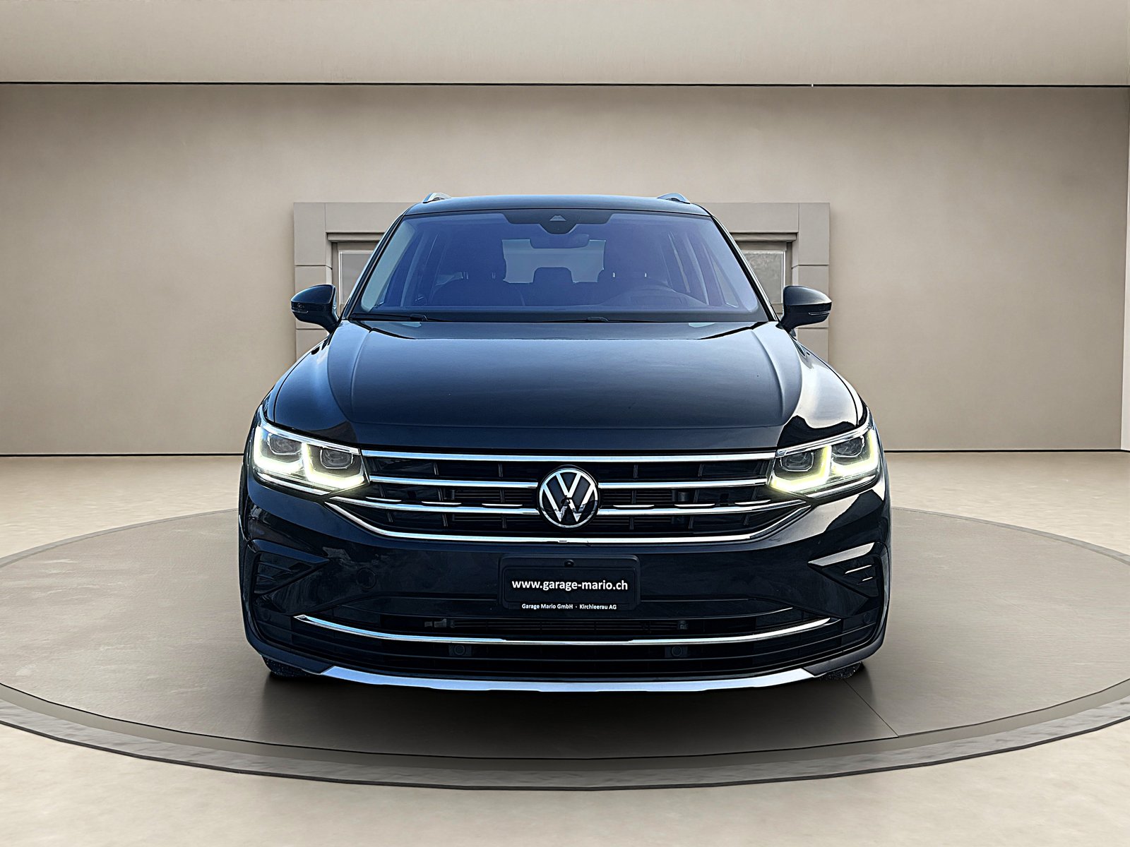 VW Tiguan 2.0 TDI SCR Elegance 4Motion DSGCH-Fahrzeug VOLLLE, Diesel, Second hand / Used, Automatic - 2