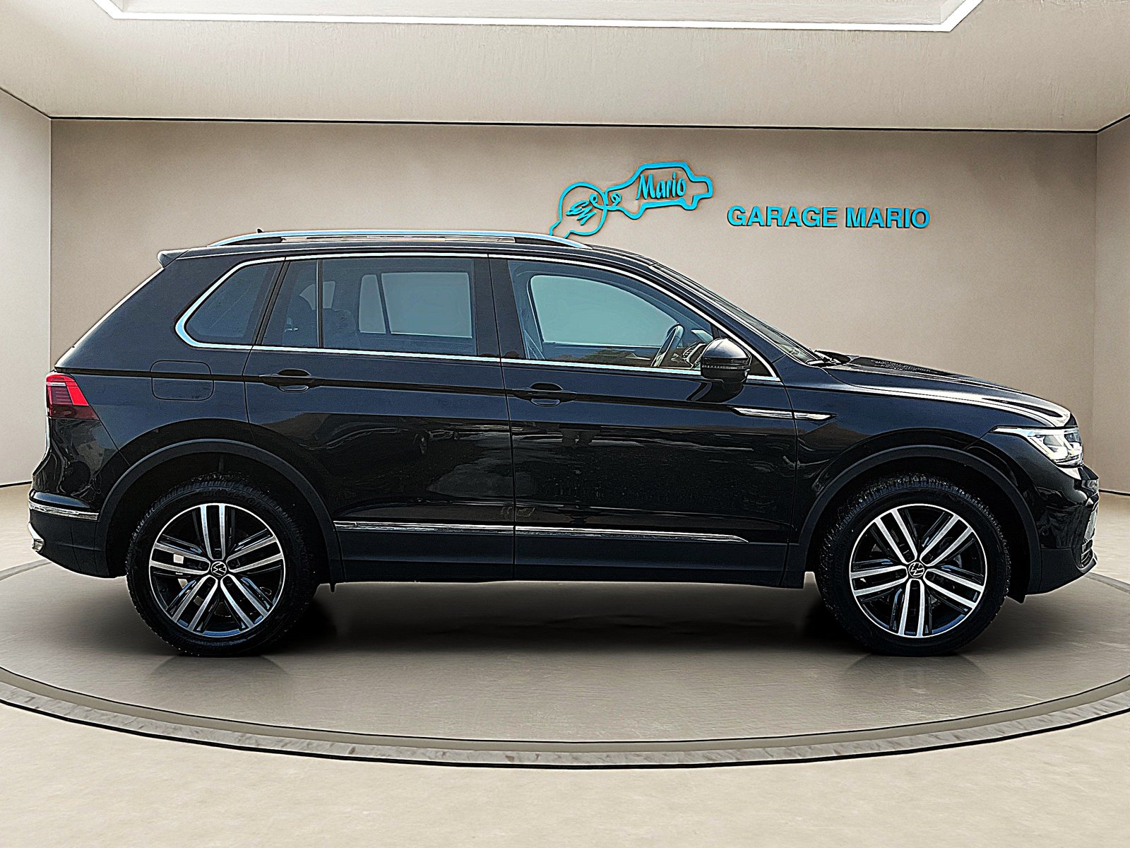 VW Tiguan 2.0 TDI SCR Elegance 4Motion DSGCH-Fahrzeug VOLLLE, Diesel, Second hand / Used, Automatic - 4