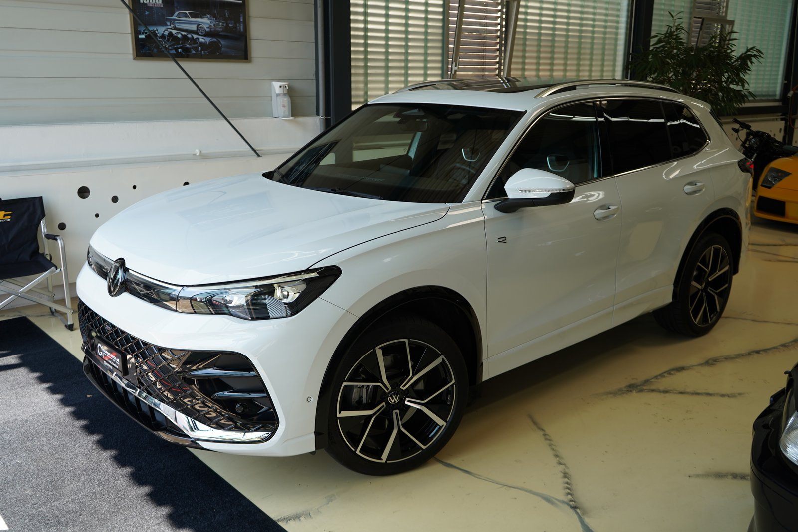 VW Tiguan 2.0 TSI DSG R-Line 4Motion, Benzin, Occasion / Gebraucht, Automatik - 3