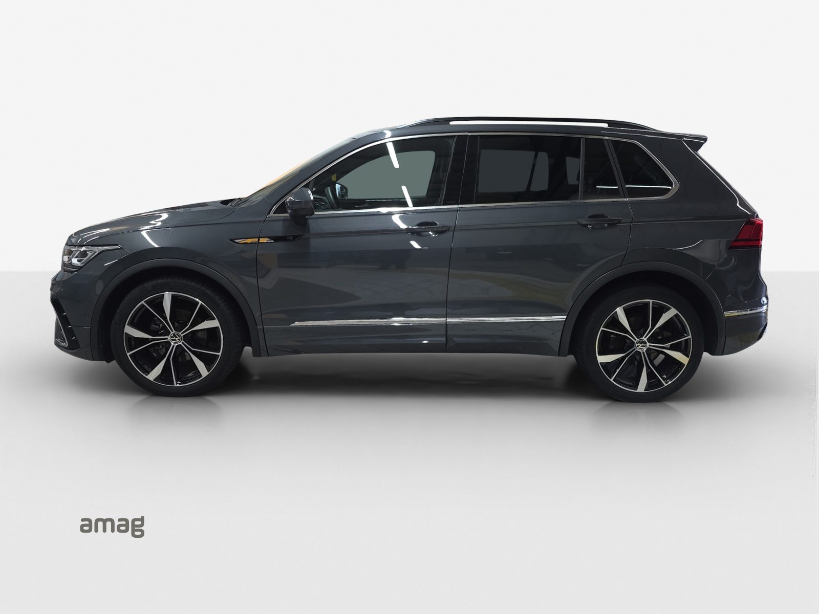 VW Tiguan R-Line, Petrol, Second hand / Used, Automatic - 2