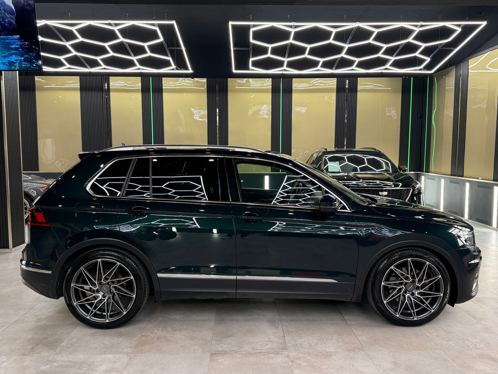 VW Tiguan 2.0TSI Highline 4Motion DSG, Essence, Occasion / Utilisé, Automatique - 4