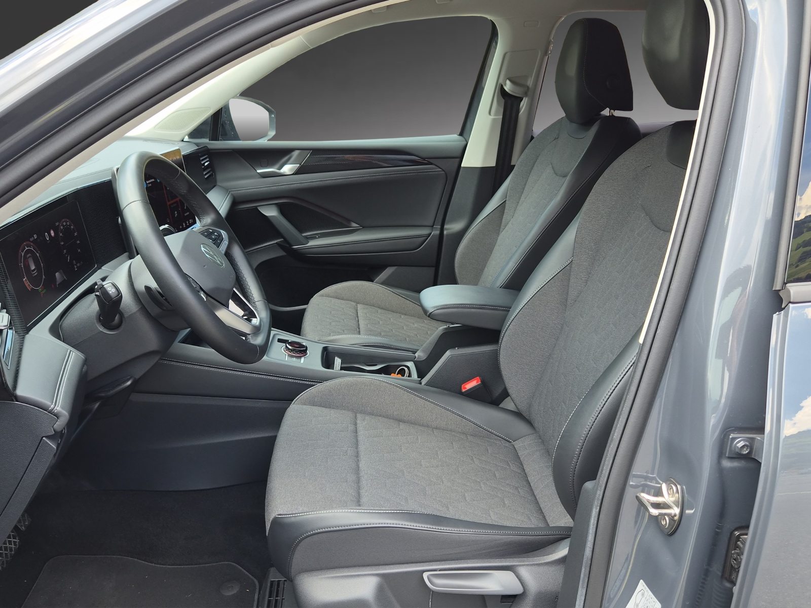 VW Tiguan UNITED, Essence, Occasion / Utilisé, Automatique - 6