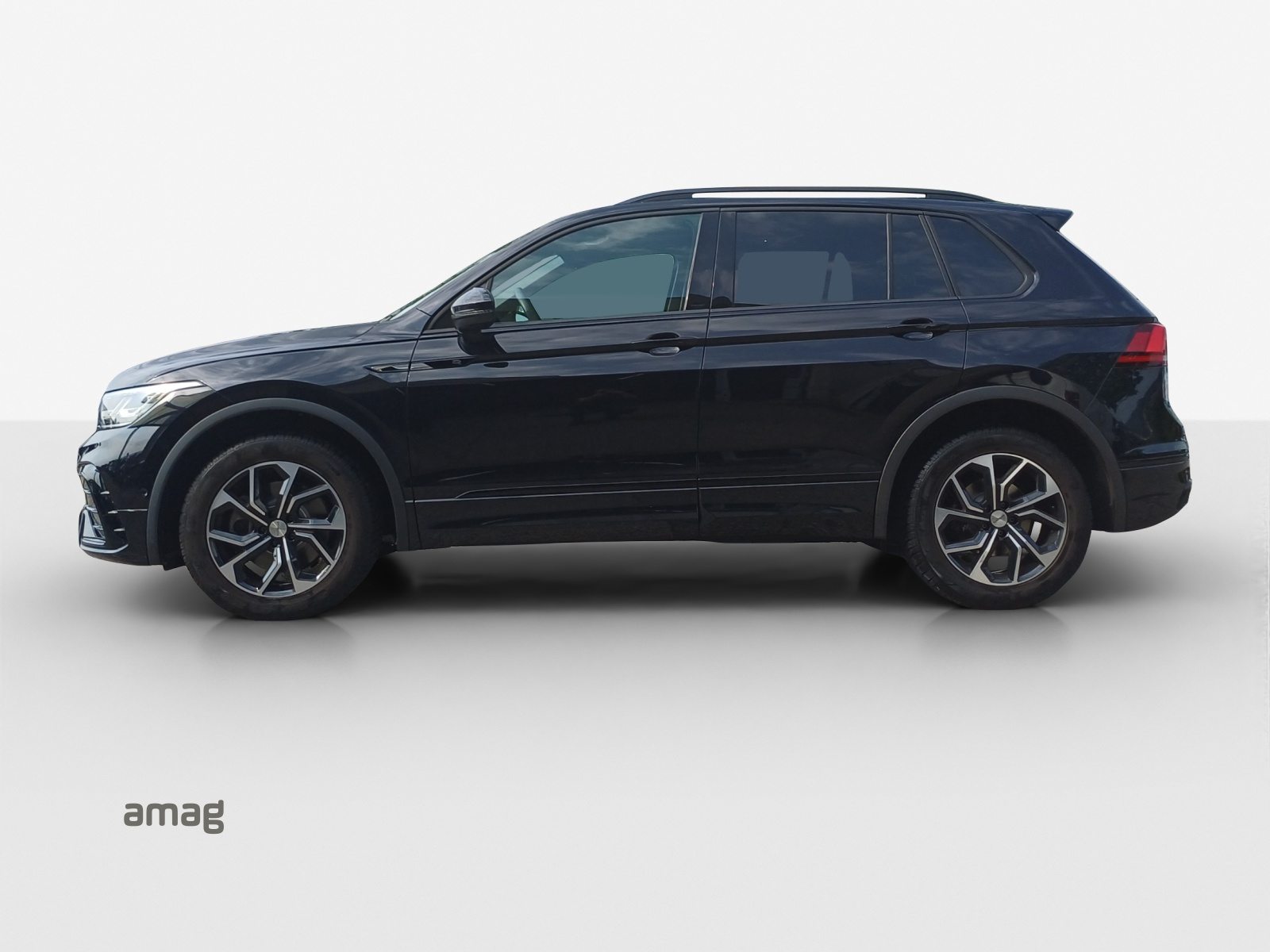 VW Tiguan R-Line, Petrol, Second hand / Used, Automatic - 2