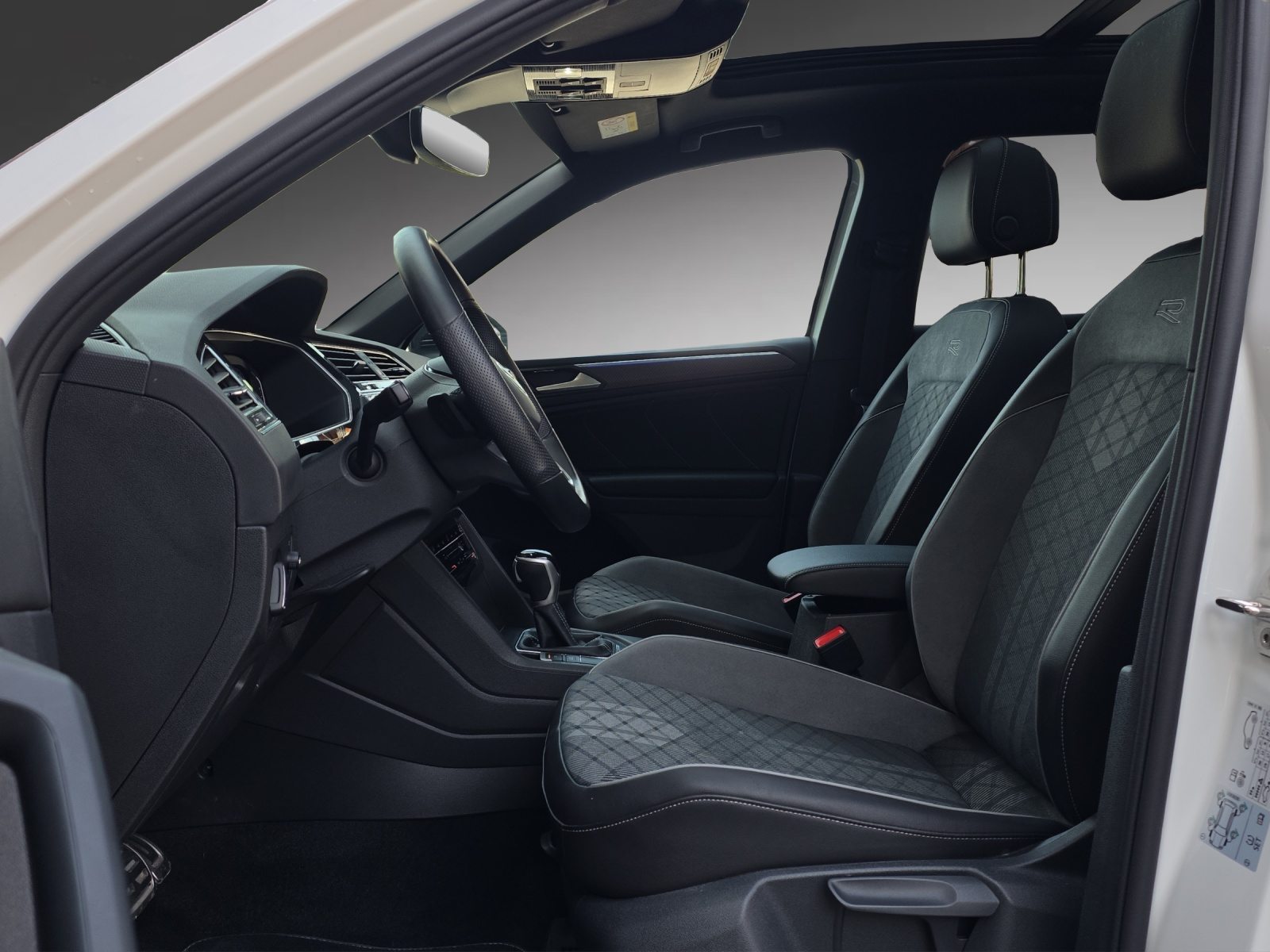 VW Tiguan R-Line, Benzin, Occasion / Gebraucht, Automatik - 6