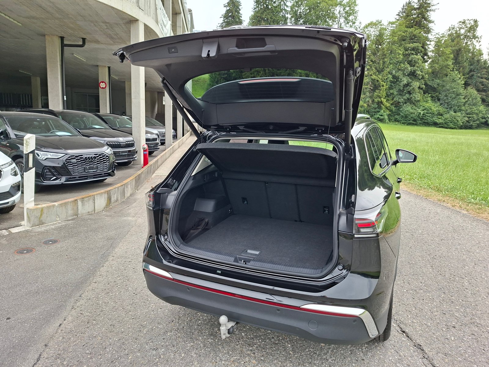 VW Tiguan 2.0 TSI DSG Elegance 4Motion *Panormadach+Anhänge, Benzin, Occasion / Gebraucht, Automatik - 7