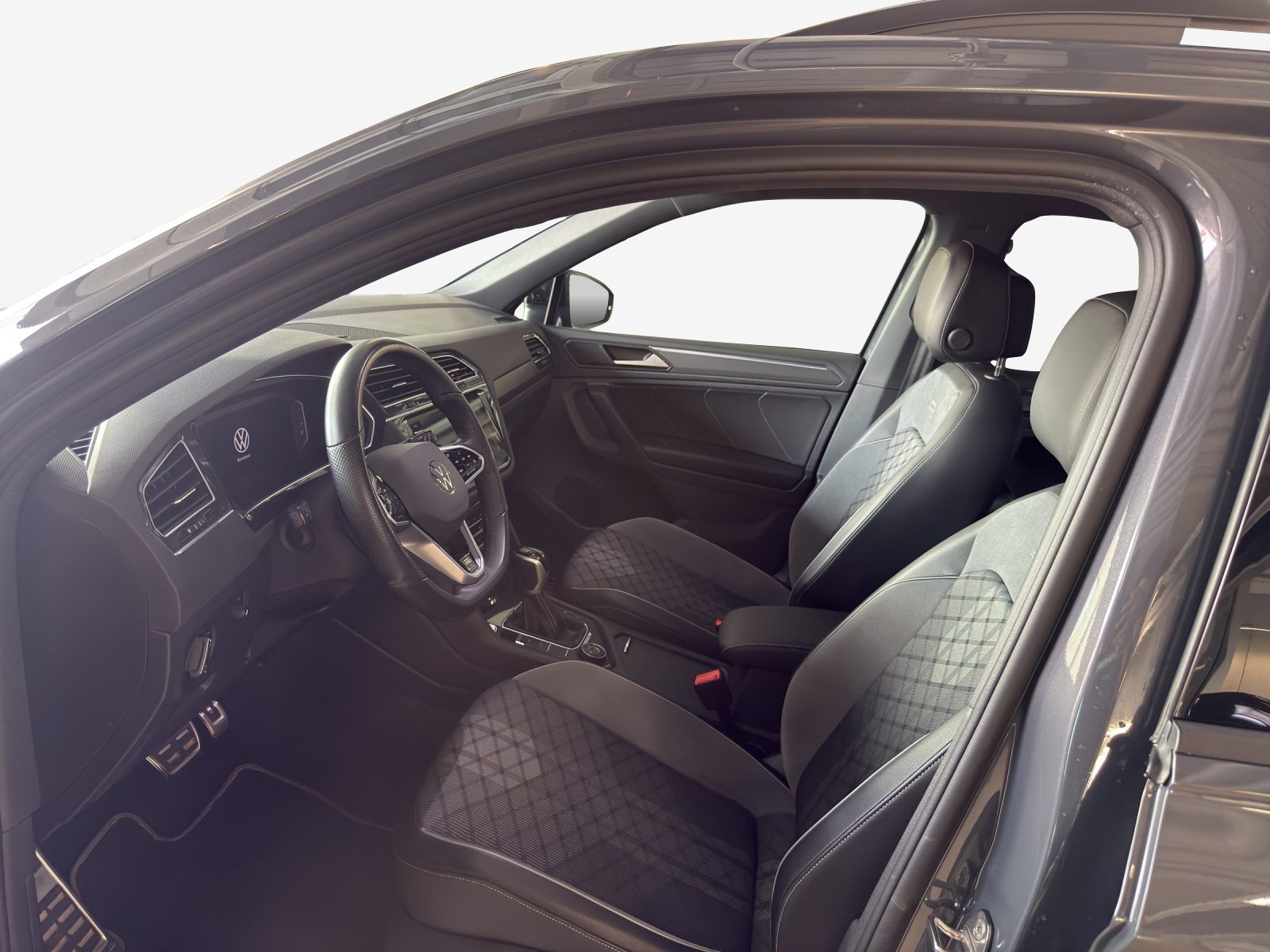 VW Tiguan R-Line, Benzin, Occasion / Gebraucht, Automatik - 7