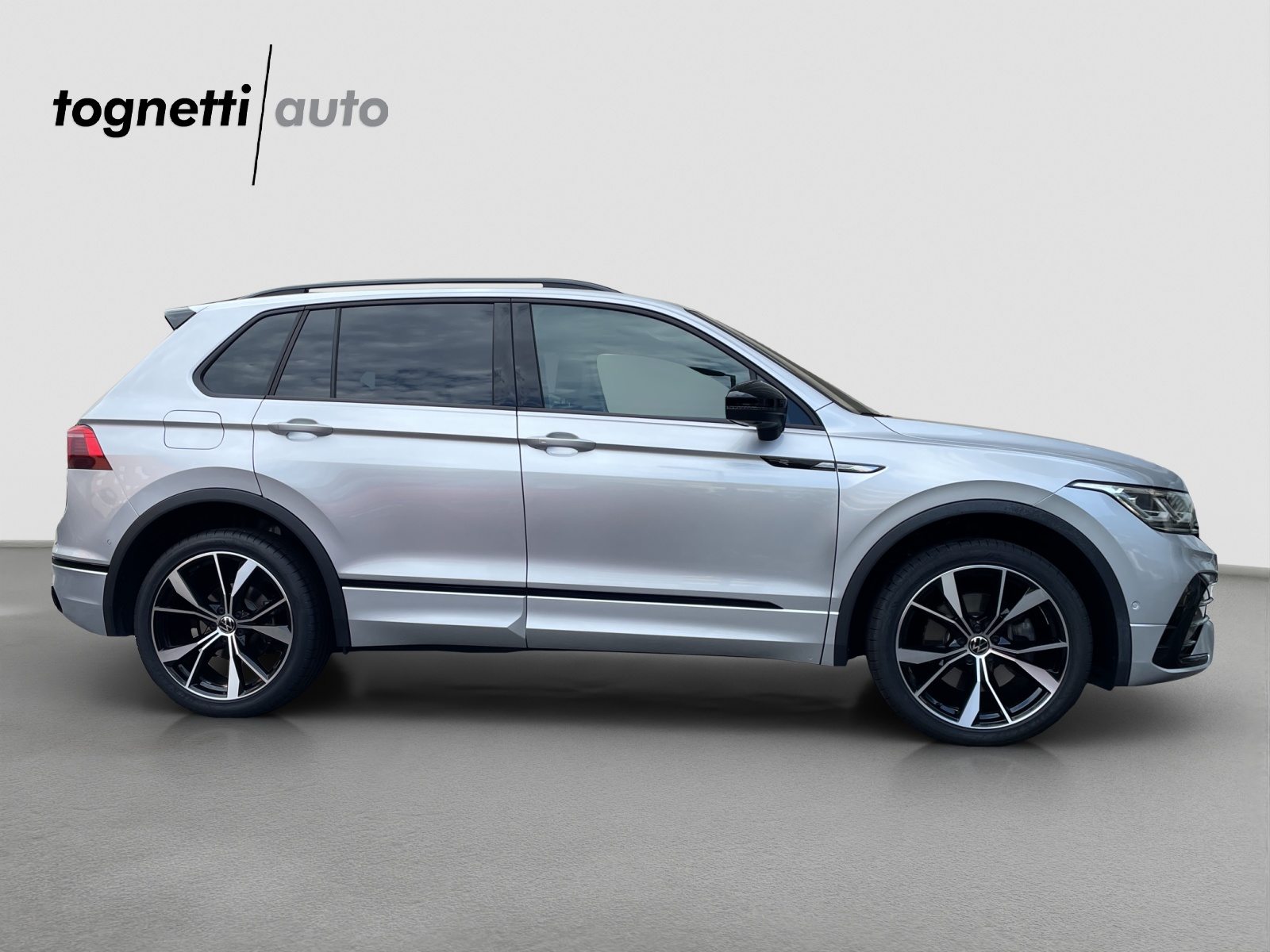 VW Tiguan R-Line, Petrol, Second hand / Used, Automatic - 3