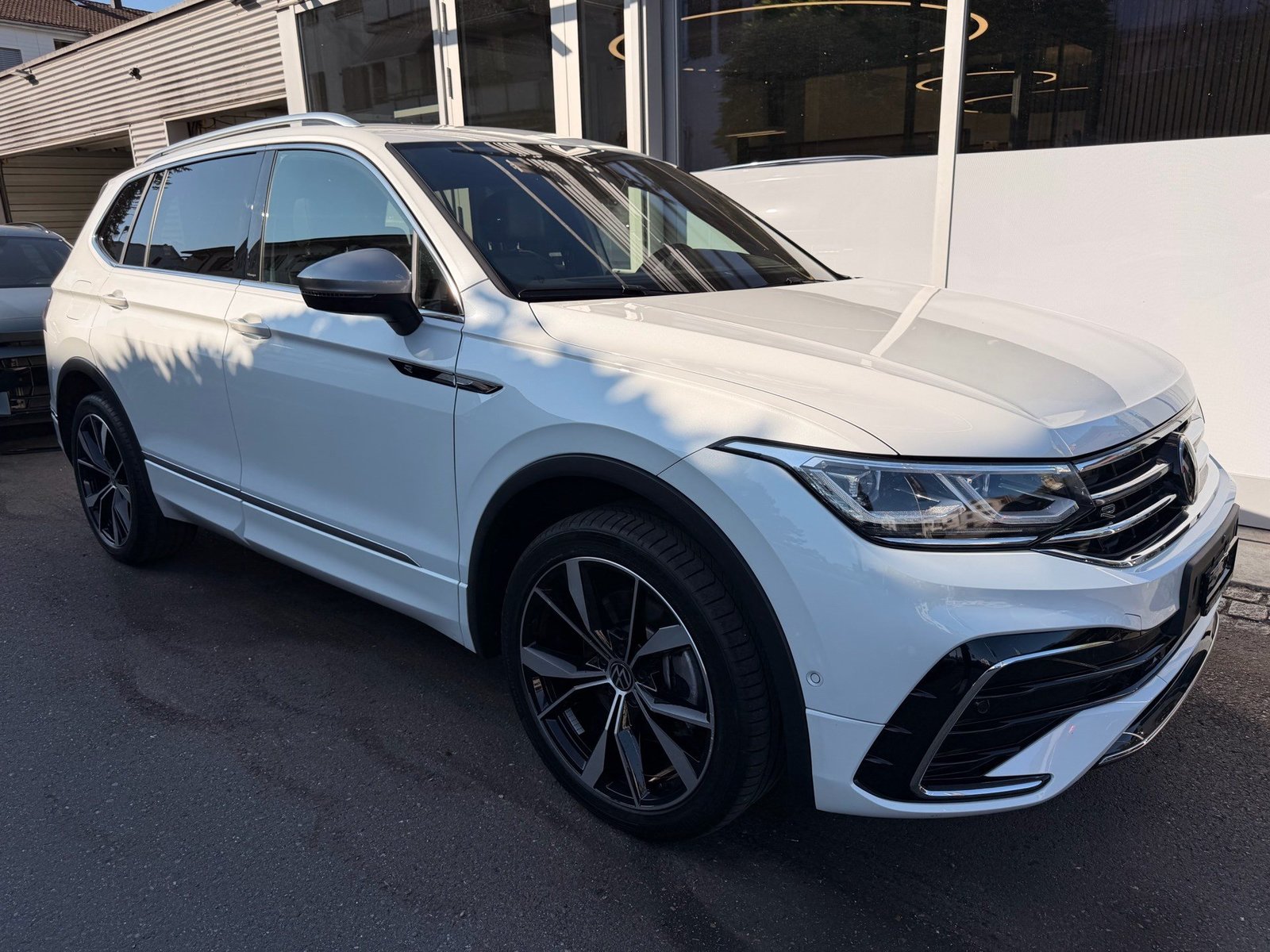 VW Tiguan Allspace Allspace R-LINE 4MOTION *** PANORAMAGLASD, Benzin, Occasion / Gebraucht, Automatik - 3