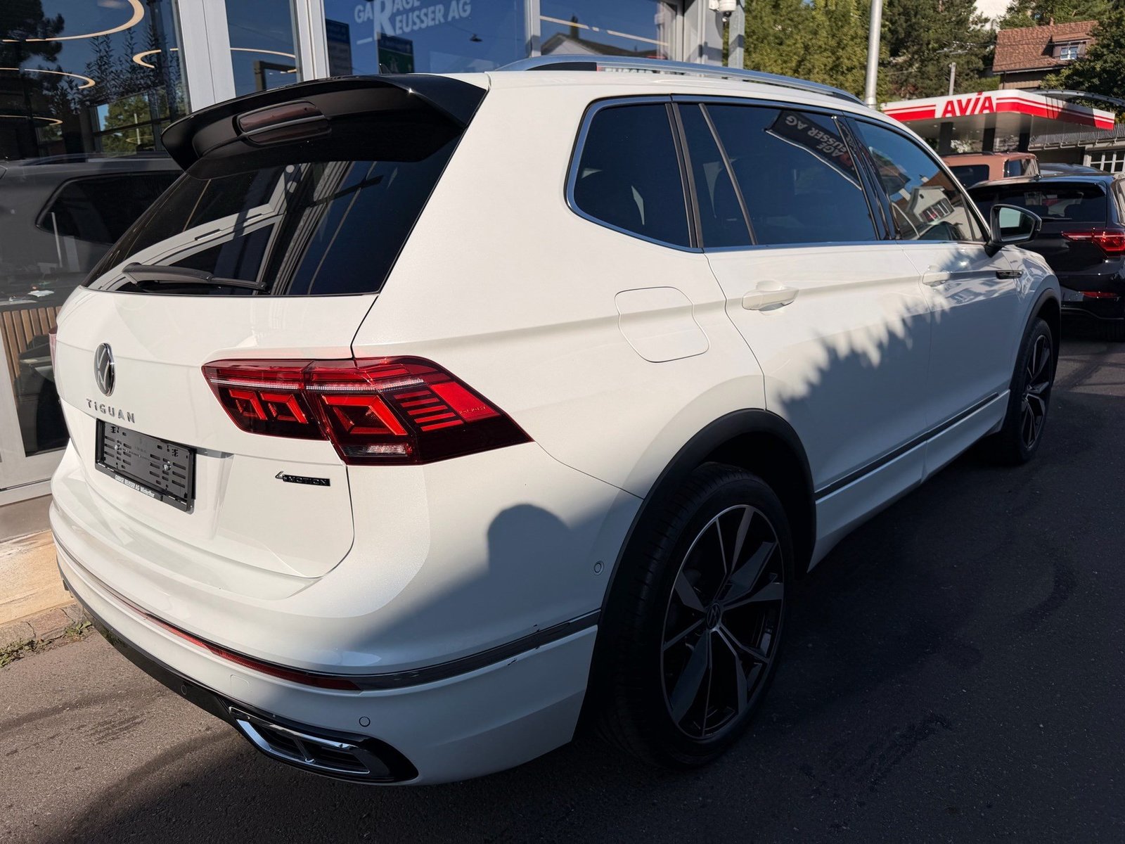 VW Tiguan Allspace Allspace R-LINE 4MOTION *** PANORAMAGLASD, Benzin, Occasion / Gebraucht, Automatik - 4