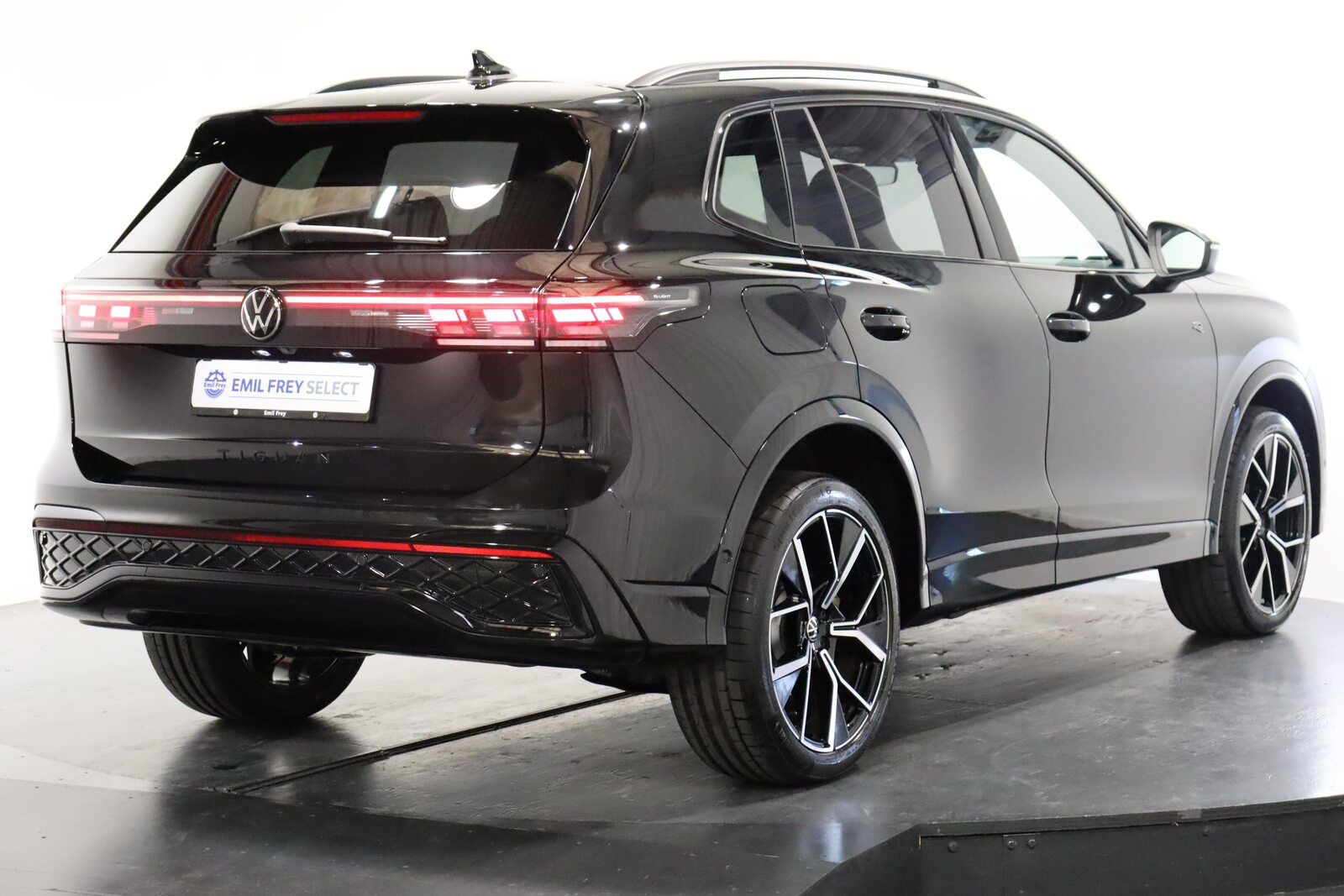 VW Tiguan 2.0 TSI R-Line DSG 4motion, Benzin, Occasion / Gebraucht, Automatik - 6