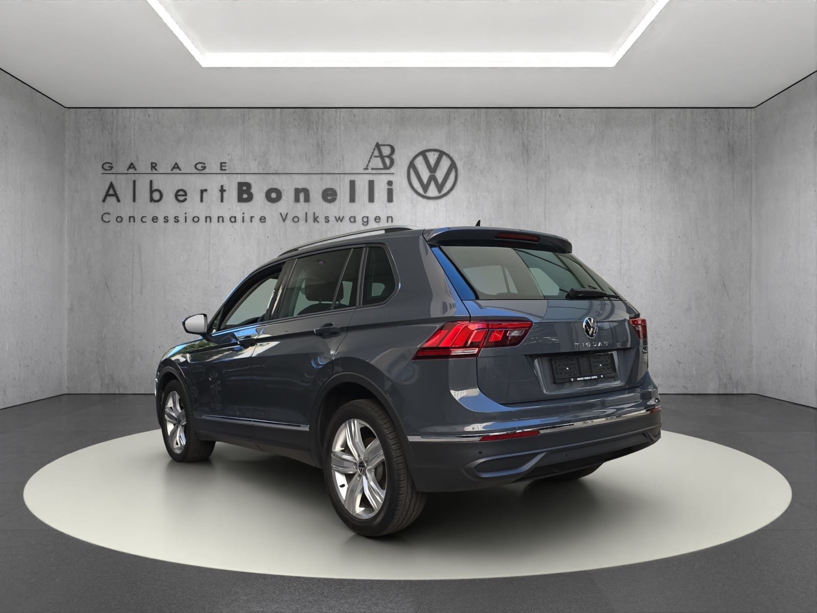 VW Tiguan 2.0TSI Life 4Motion DSG, Petrol, Second hand / Used, Automatic - 2