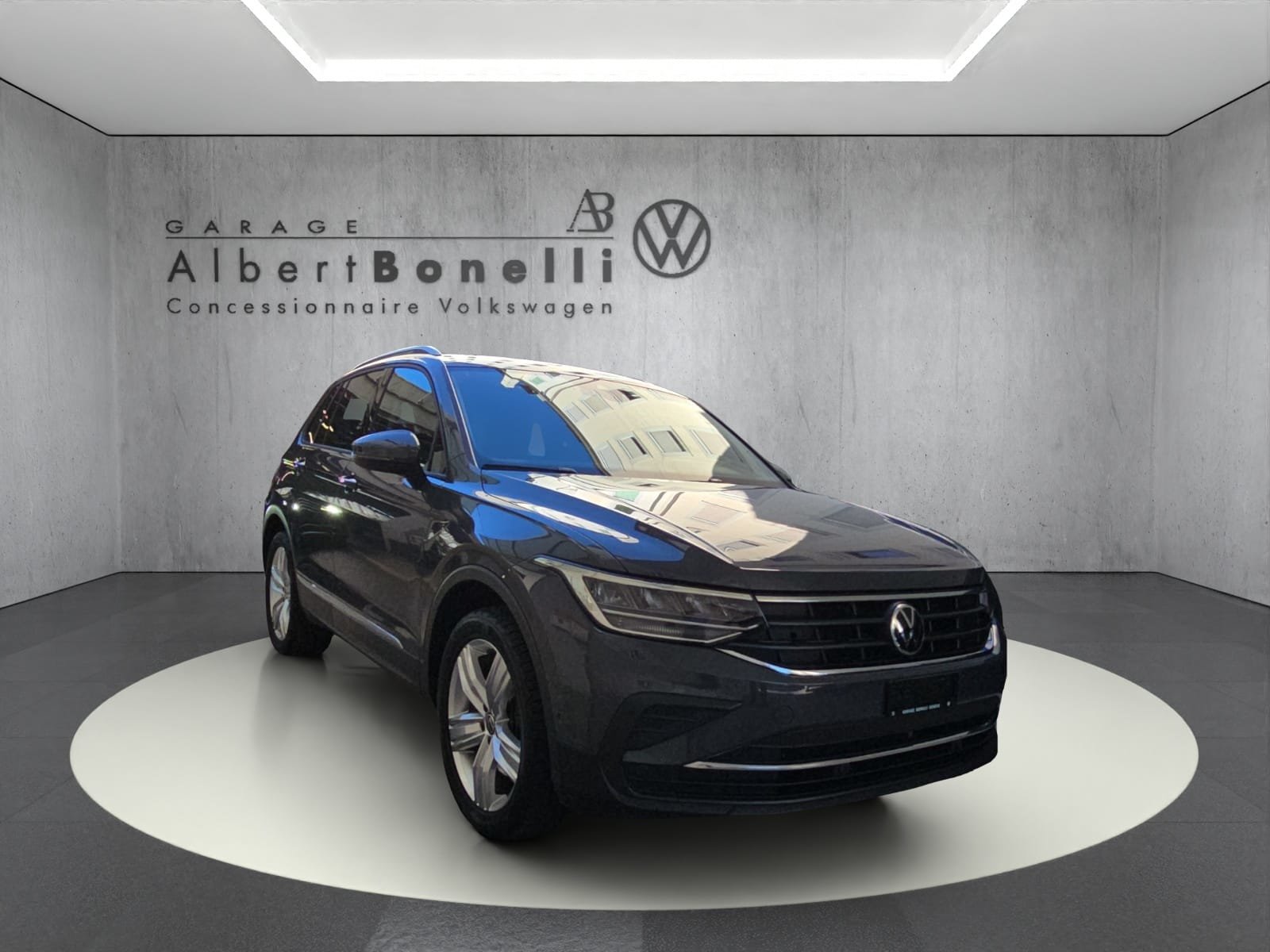VW Tiguan 2.0TSI Life 4Motion DSG, Petrol, Second hand / Used, Automatic - 4