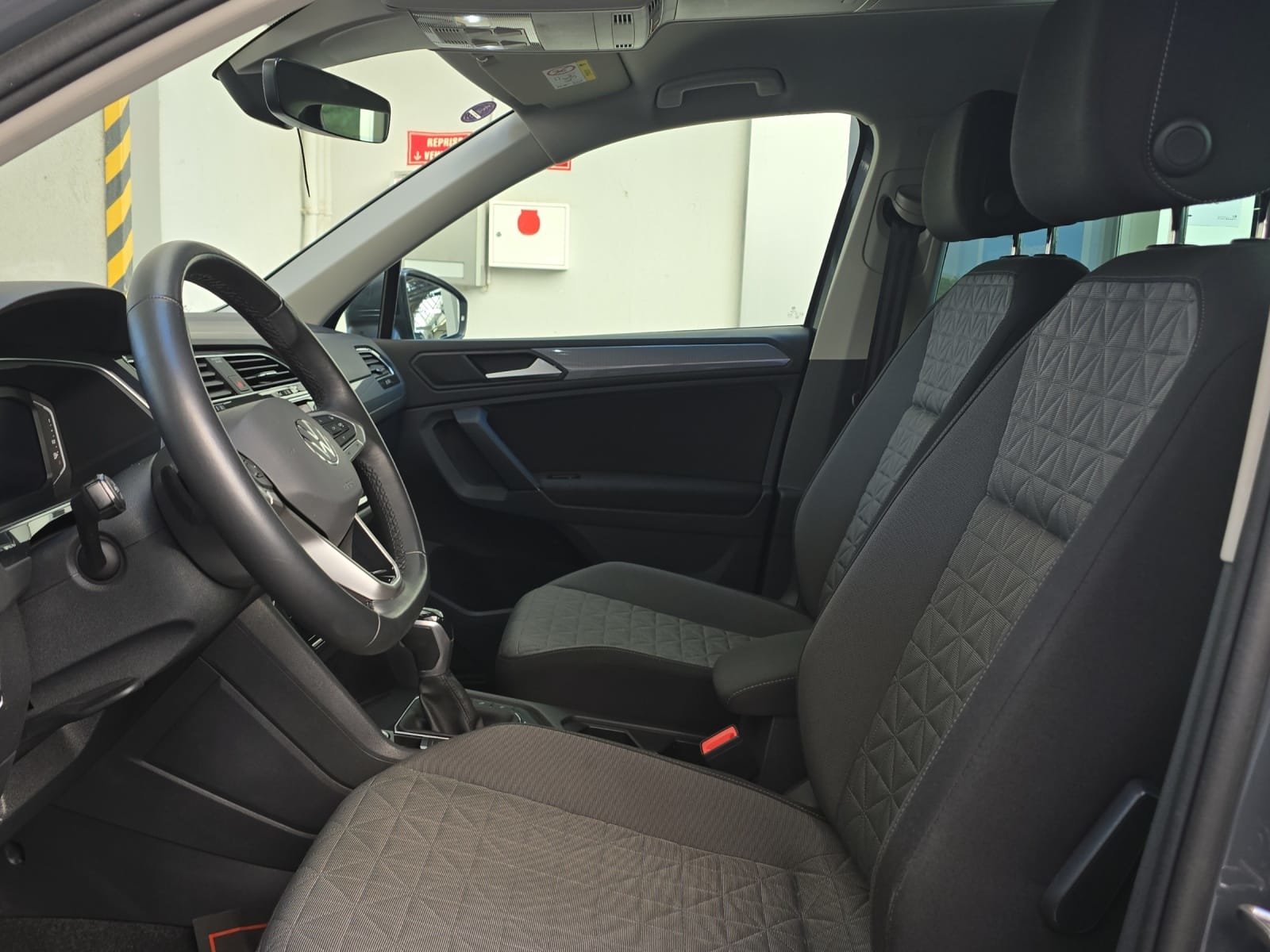 VW Tiguan 2.0TSI Life 4Motion DSG, Petrol, Second hand / Used, Automatic - 5