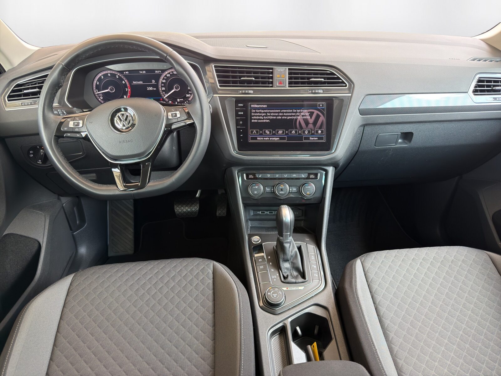 VW Tiguan Comfortline, Petrol, Second hand / Used, Automatic - 7