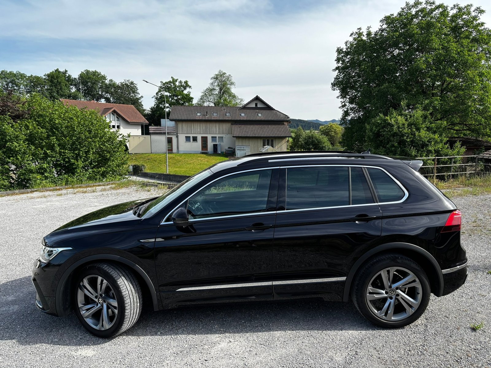 VW Tiguan 2.0 TSI R-Line DSG, Petrol, Second hand / Used, Automatic - 2
