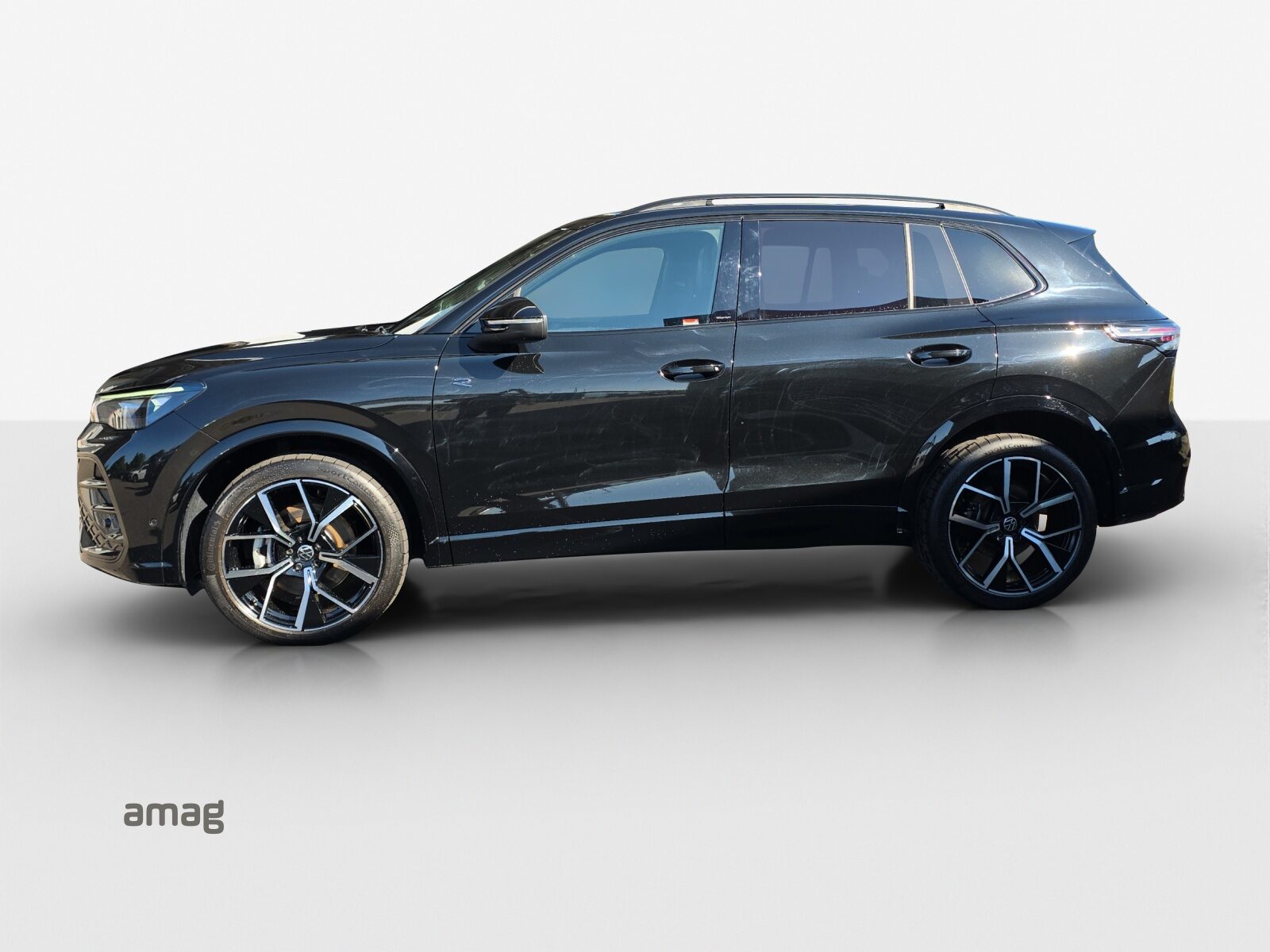 VW Tiguan R-Line, Petrol, Second hand / Used, Automatic - 2
