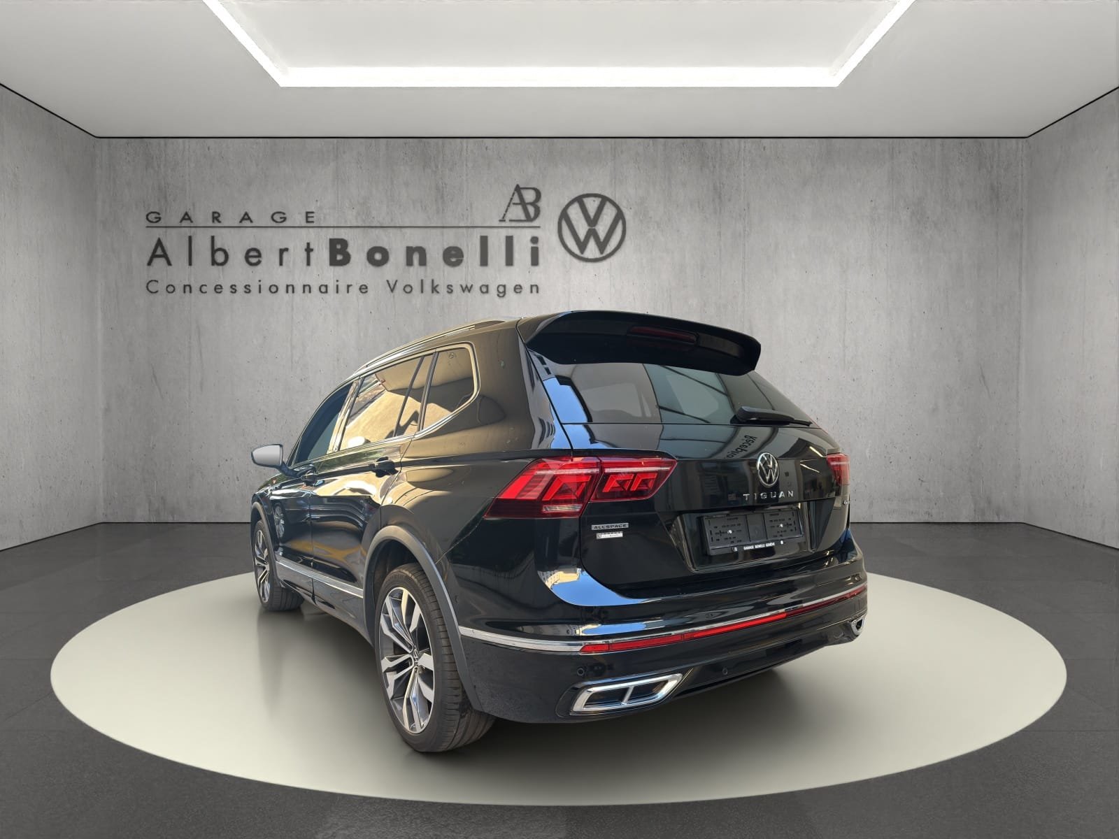 VW Tiguan Allspace 2.0TSI R-Line 4Motion DSG, Petrol, Second hand / Used, Automatic - 2