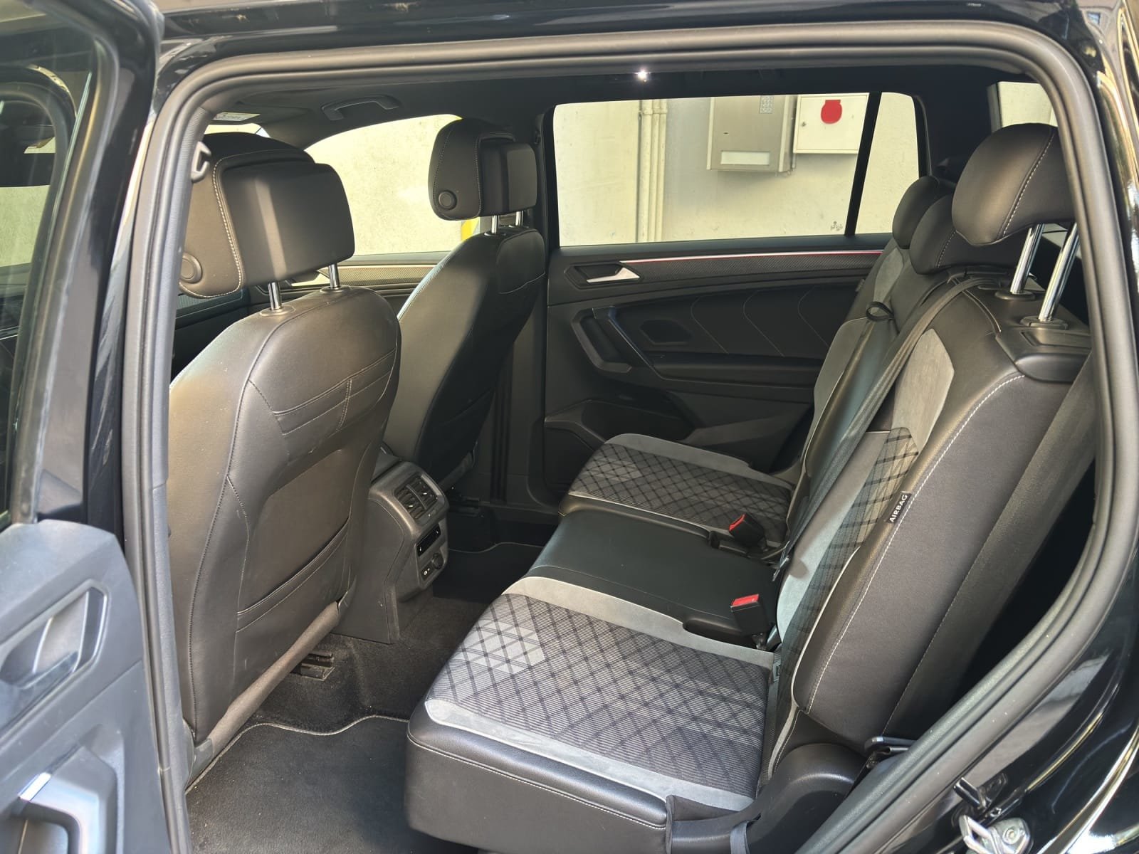 VW Tiguan Allspace 2.0TSI R-Line 4Motion DSG, Petrol, Second hand / Used, Automatic - 7
